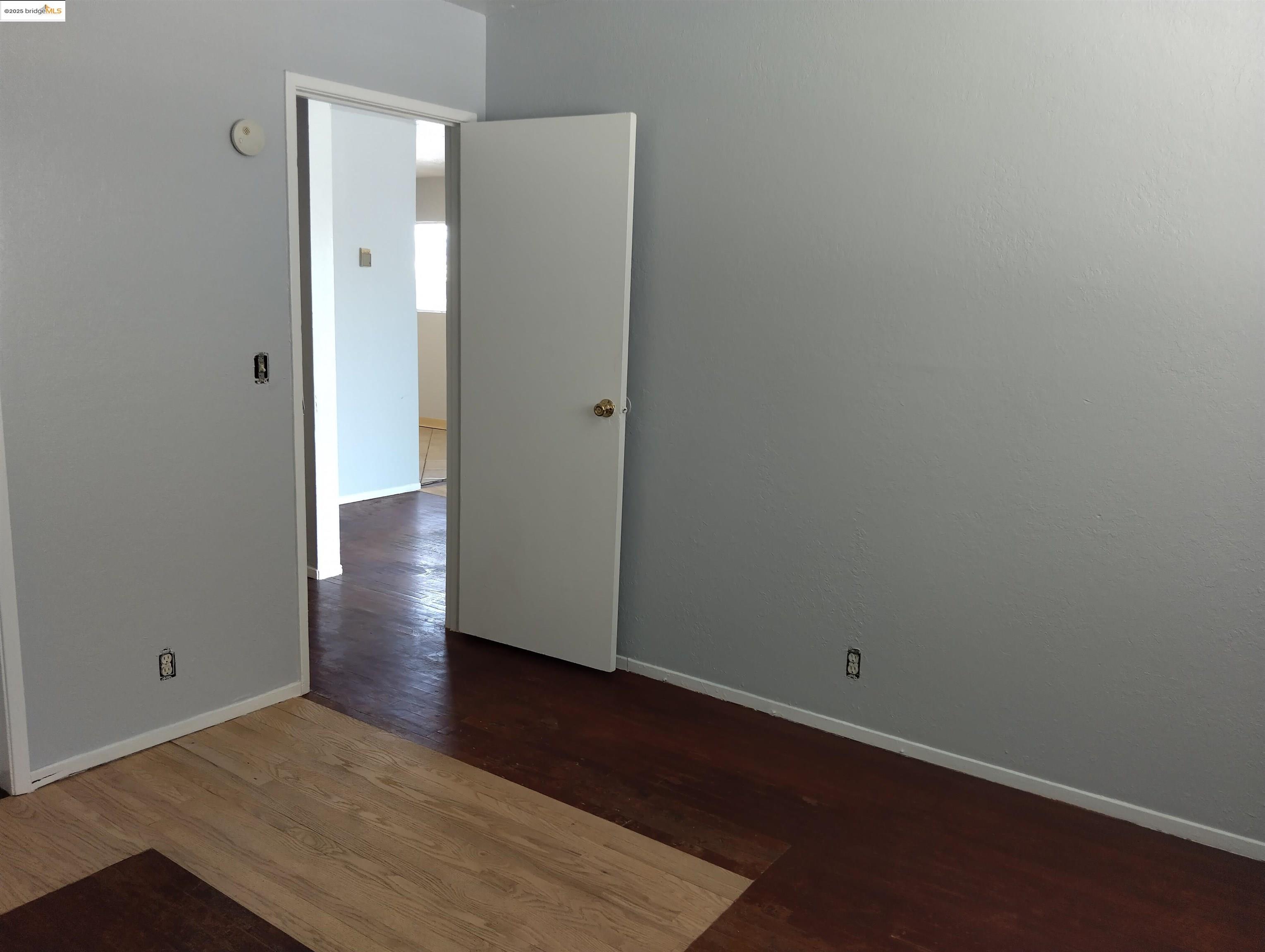 property-img