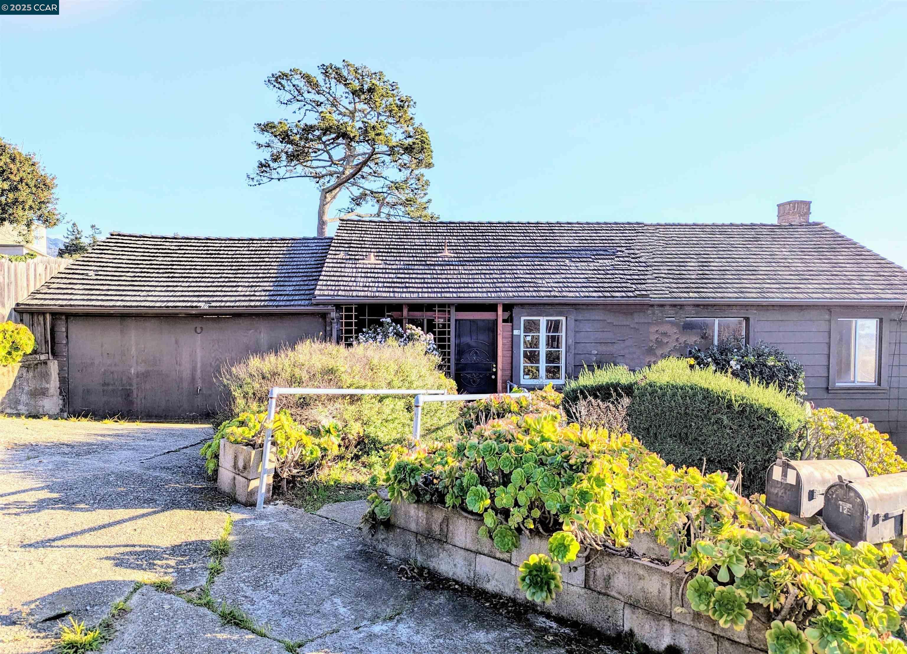 Detail Gallery Image 1 of 1 For 14 Garden Dr, Kensington,  CA 94708 - 2 Beds | 1 Baths