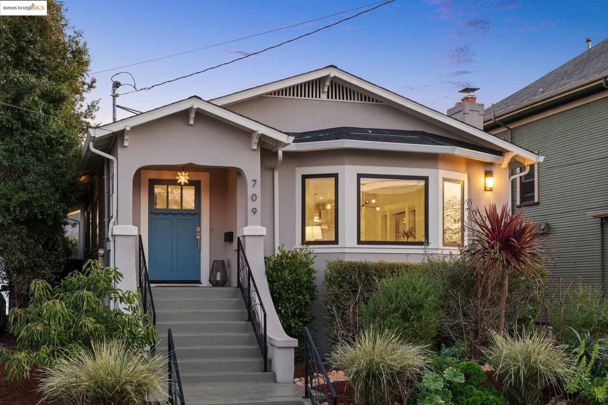 Detail Gallery Image 1 of 1 For 709 63rd St, Oakland,  CA 94609 - 4 Beds | 3 Baths