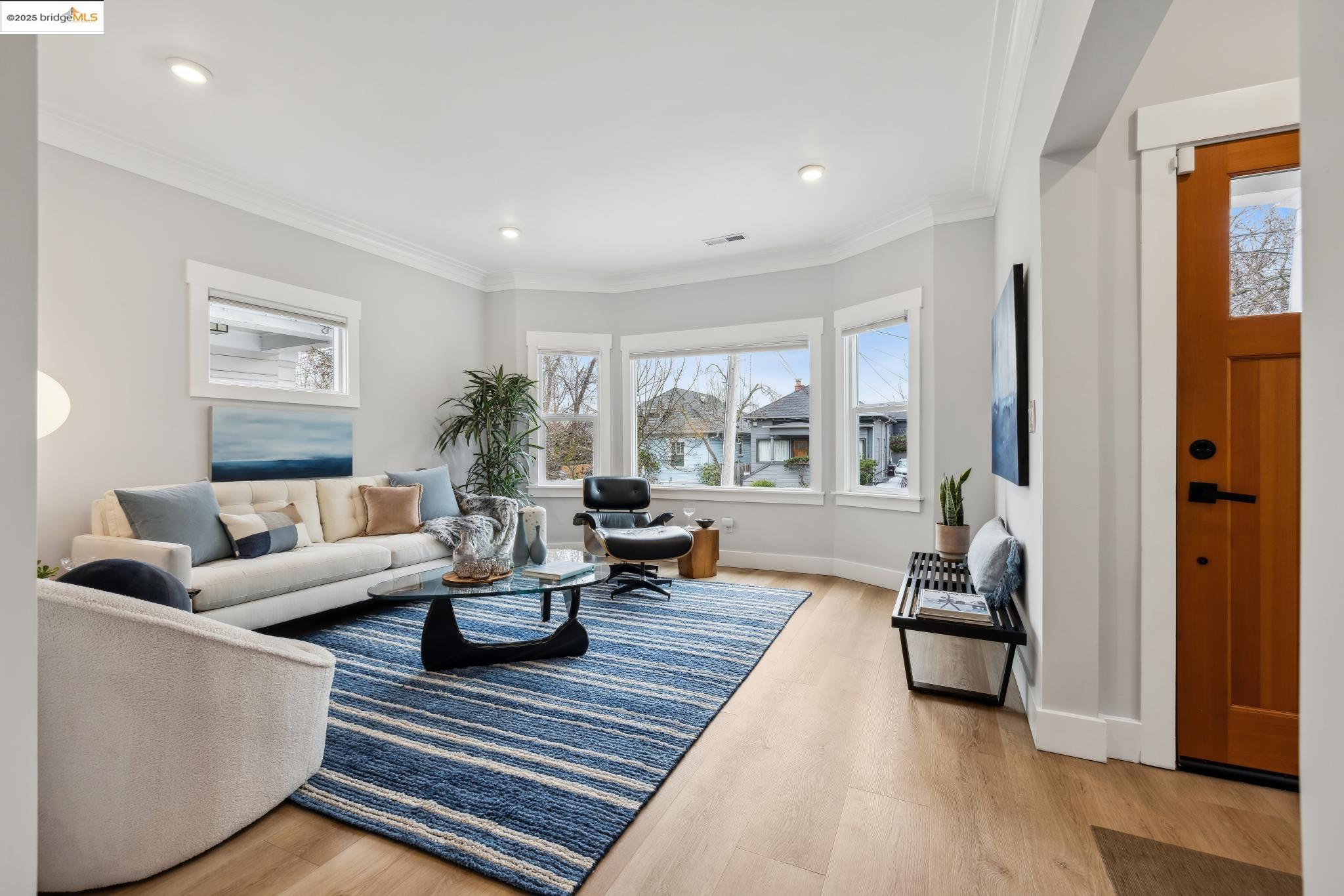 Detail Gallery Image 4 of 55 For 617 59th St, Oakland,  CA 94609 - 4 Beds | 3 Baths