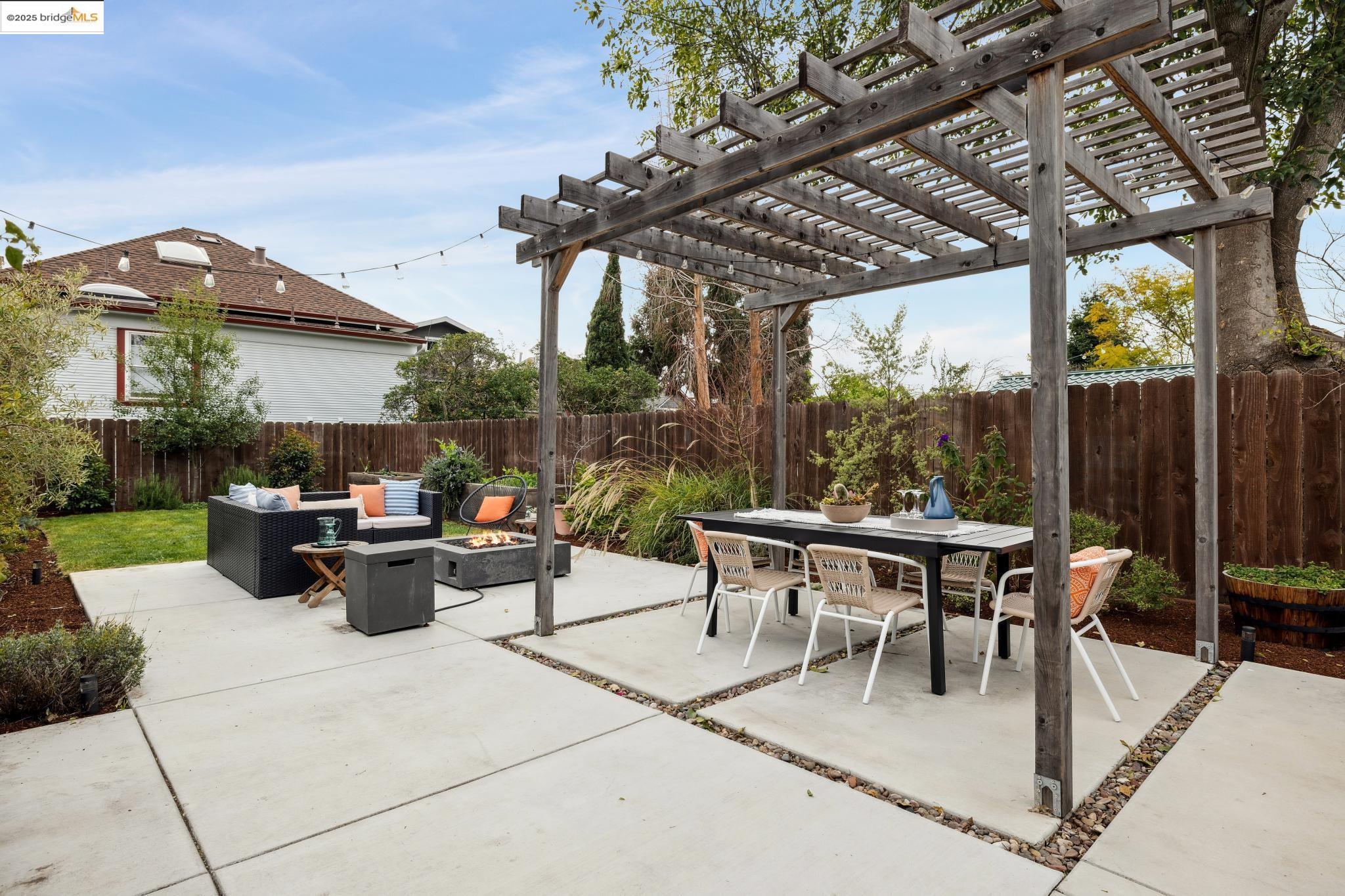 Detail Gallery Image 44 of 55 For 617 59th St, Oakland,  CA 94609 - 4 Beds | 3 Baths