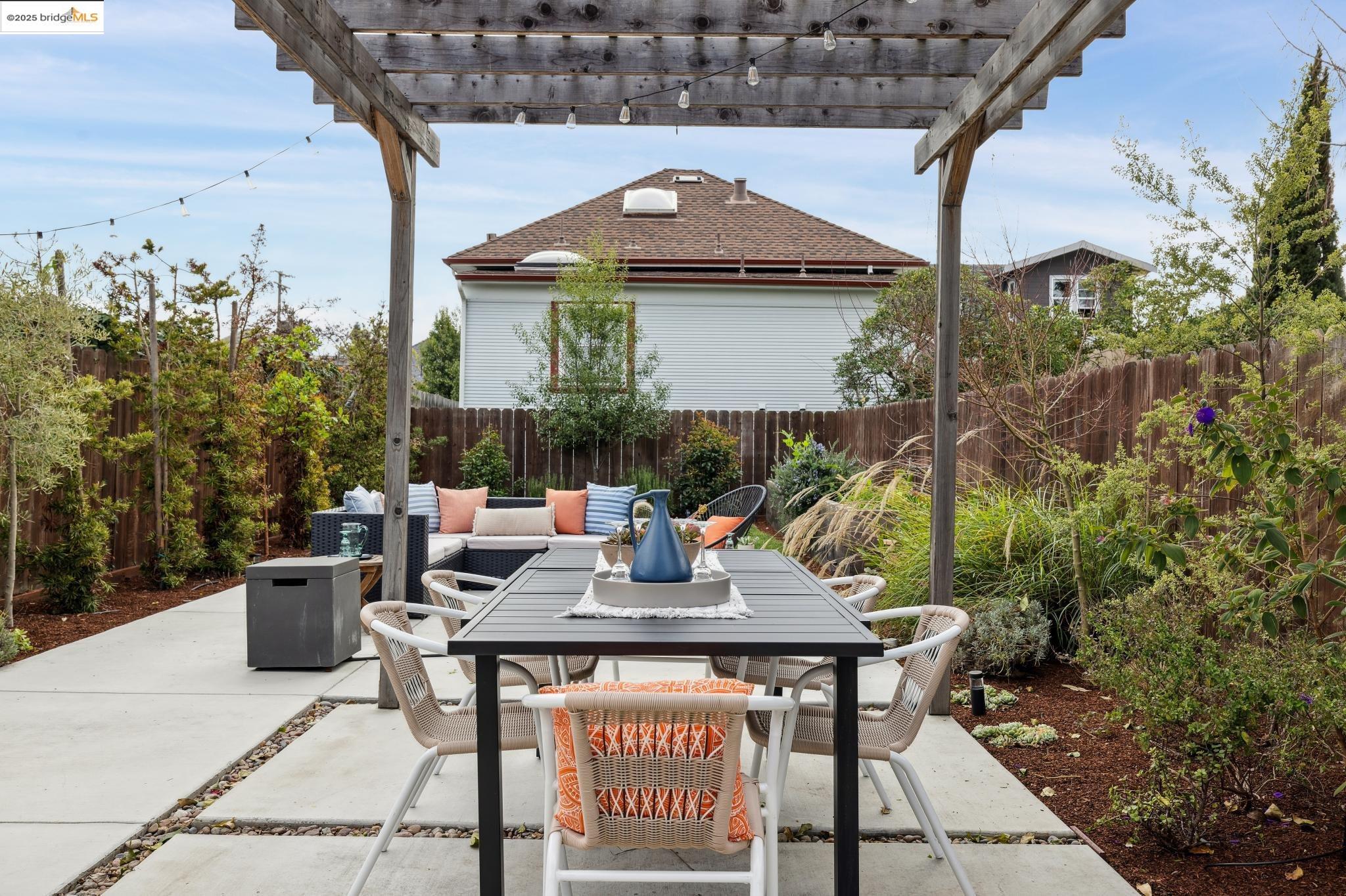 Detail Gallery Image 45 of 55 For 617 59th St, Oakland,  CA 94609 - 4 Beds | 3 Baths