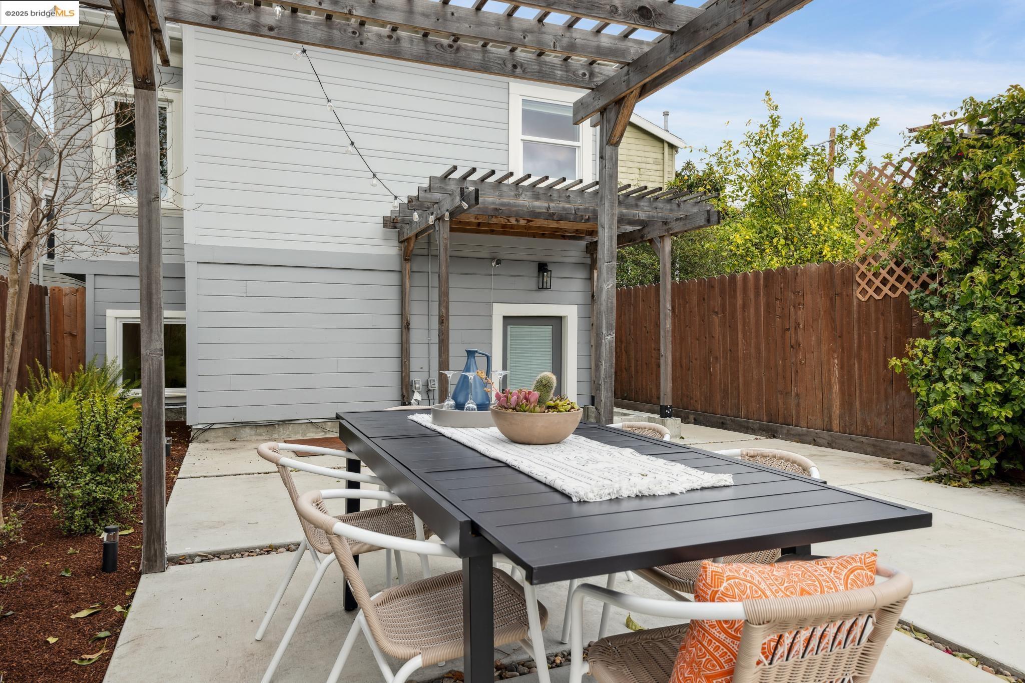 Detail Gallery Image 48 of 55 For 617 59th St, Oakland,  CA 94609 - 4 Beds | 3 Baths