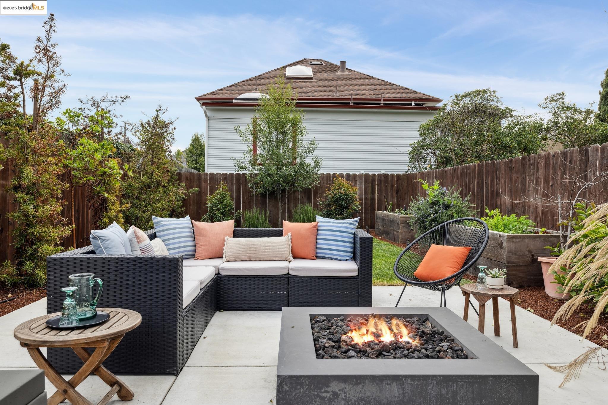 Detail Gallery Image 50 of 55 For 617 59th St, Oakland,  CA 94609 - 4 Beds | 3 Baths