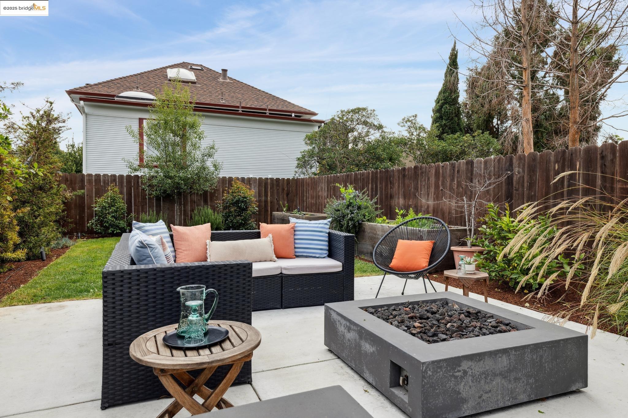 Detail Gallery Image 54 of 55 For 617 59th St, Oakland,  CA 94609 - 4 Beds | 3 Baths