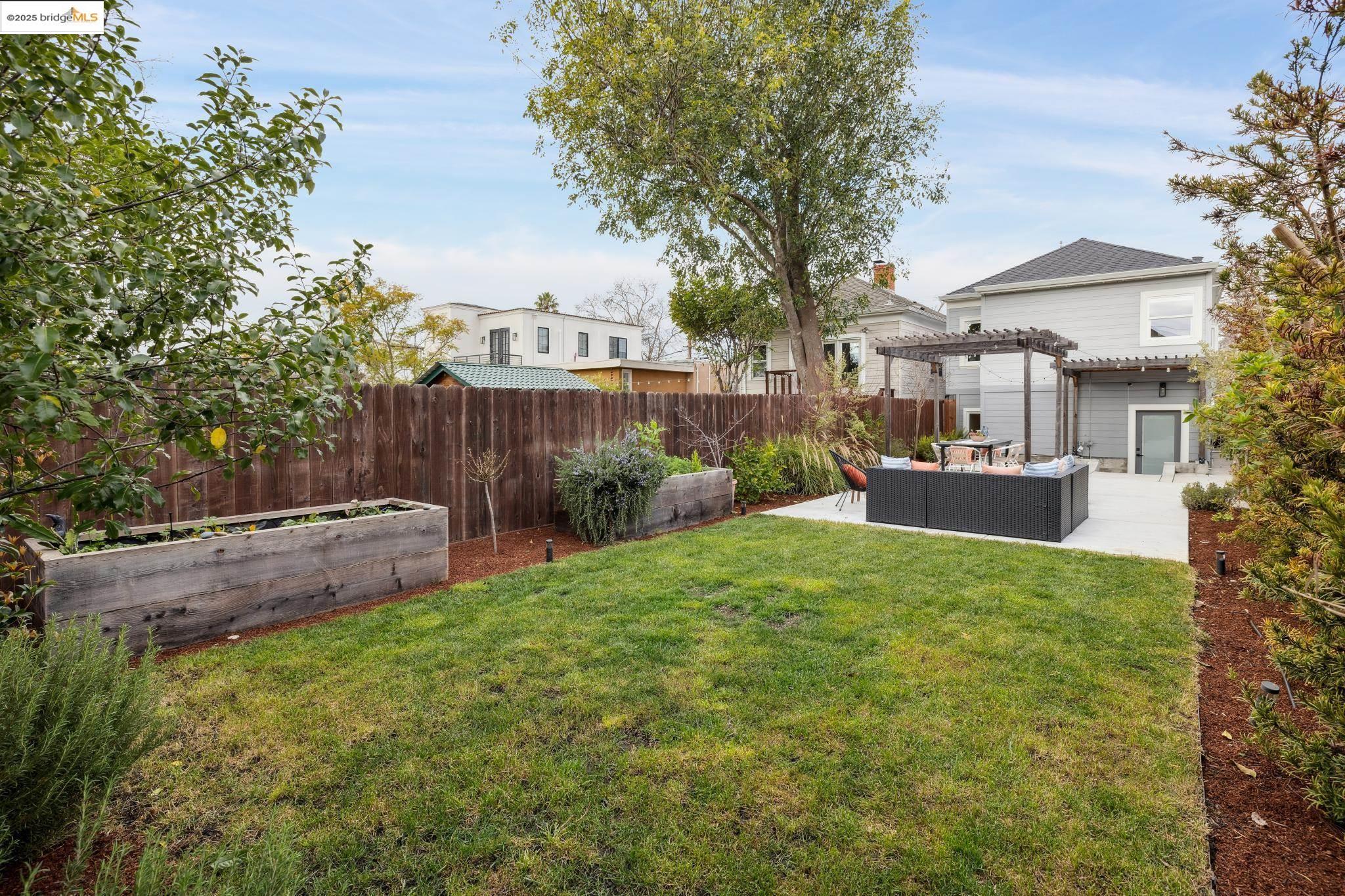 Detail Gallery Image 55 of 55 For 617 59th St, Oakland,  CA 94609 - 4 Beds | 3 Baths