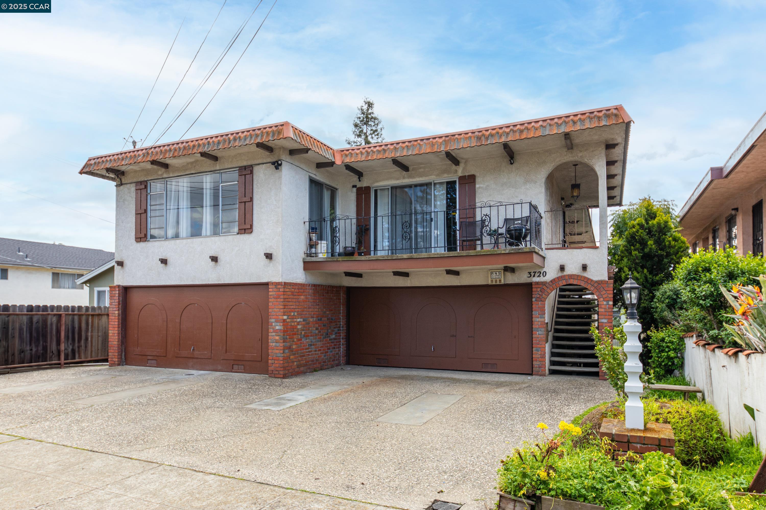 Detail Gallery Image 1 of 1 For 3720 Loma Vista Ave #1,  Oakland,  CA 94619 - 2 Beds | 1 Baths