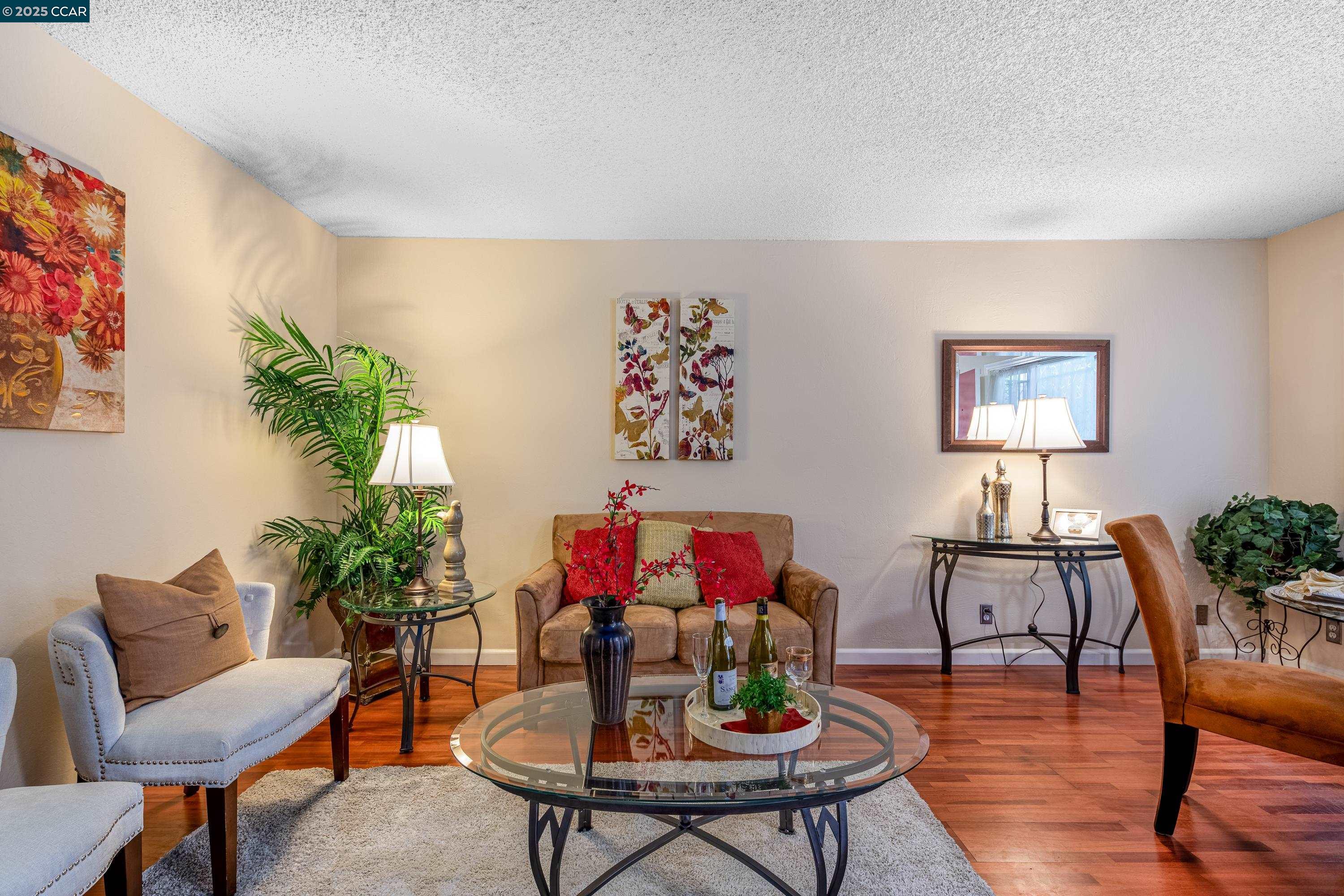 Photo #5: 41084135 Listing: Photo #5