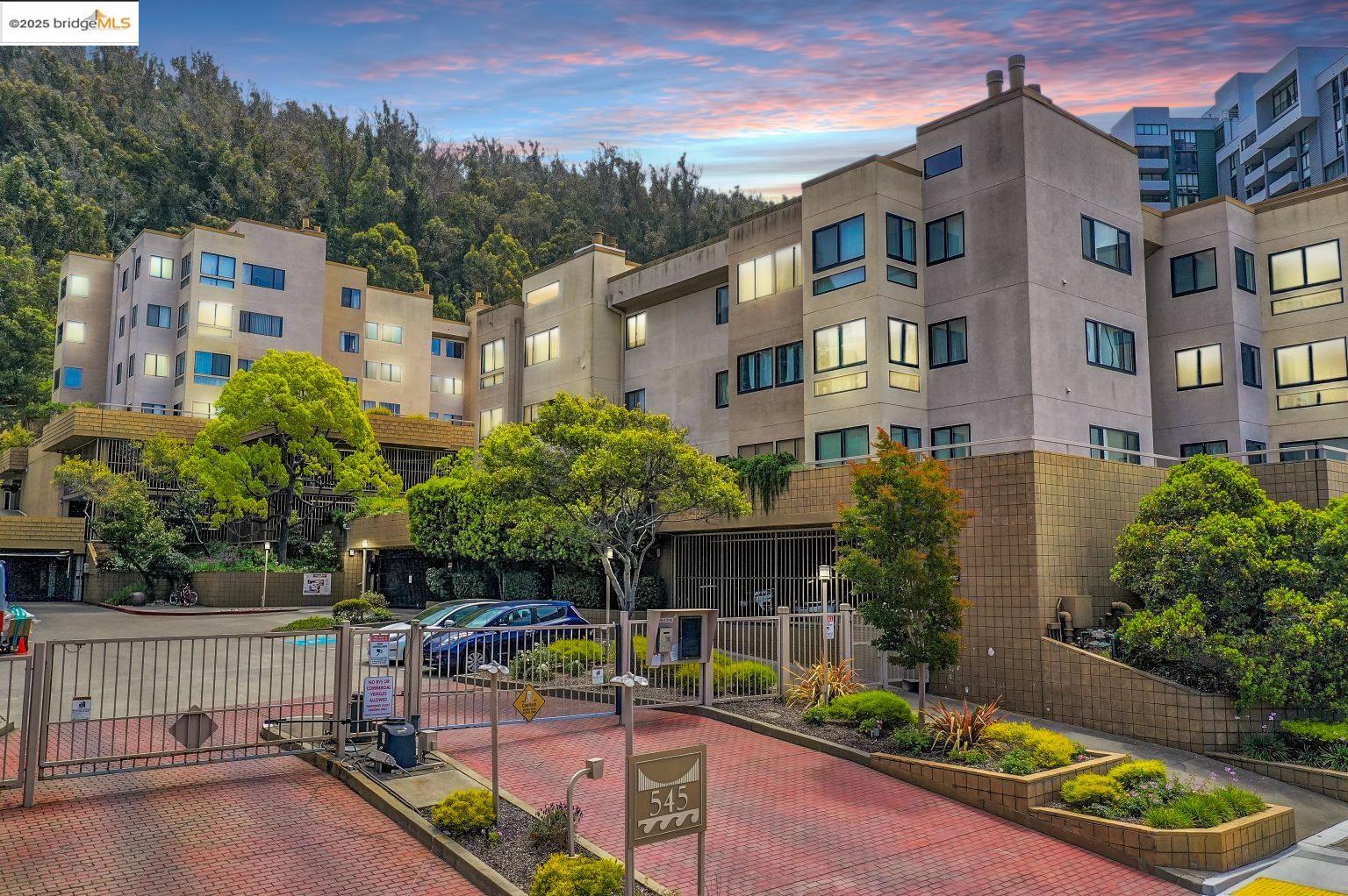 545 Pierce St # 2410, Albany, California 94706, 2 Bedrooms Bedrooms, 5 Rooms Rooms,2 BathroomsBathrooms,Residential,For Sale,545 Pierce St # 2410,41084172