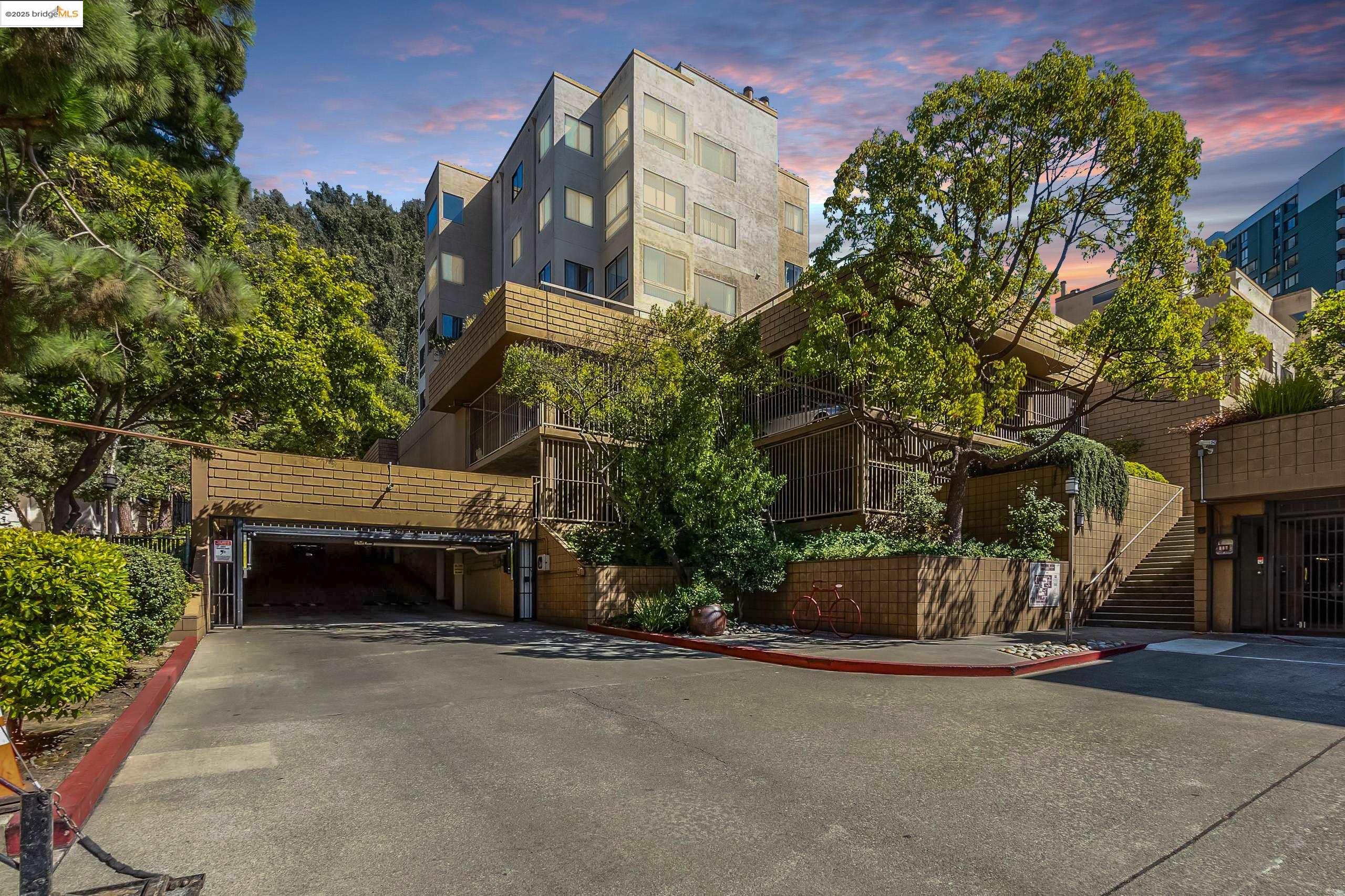 545 Pierce St # 2410, Albany, California 94706, 2 Bedrooms Bedrooms, 5 Rooms Rooms,2 BathroomsBathrooms,Residential,For Sale,545 Pierce St # 2410,41084172