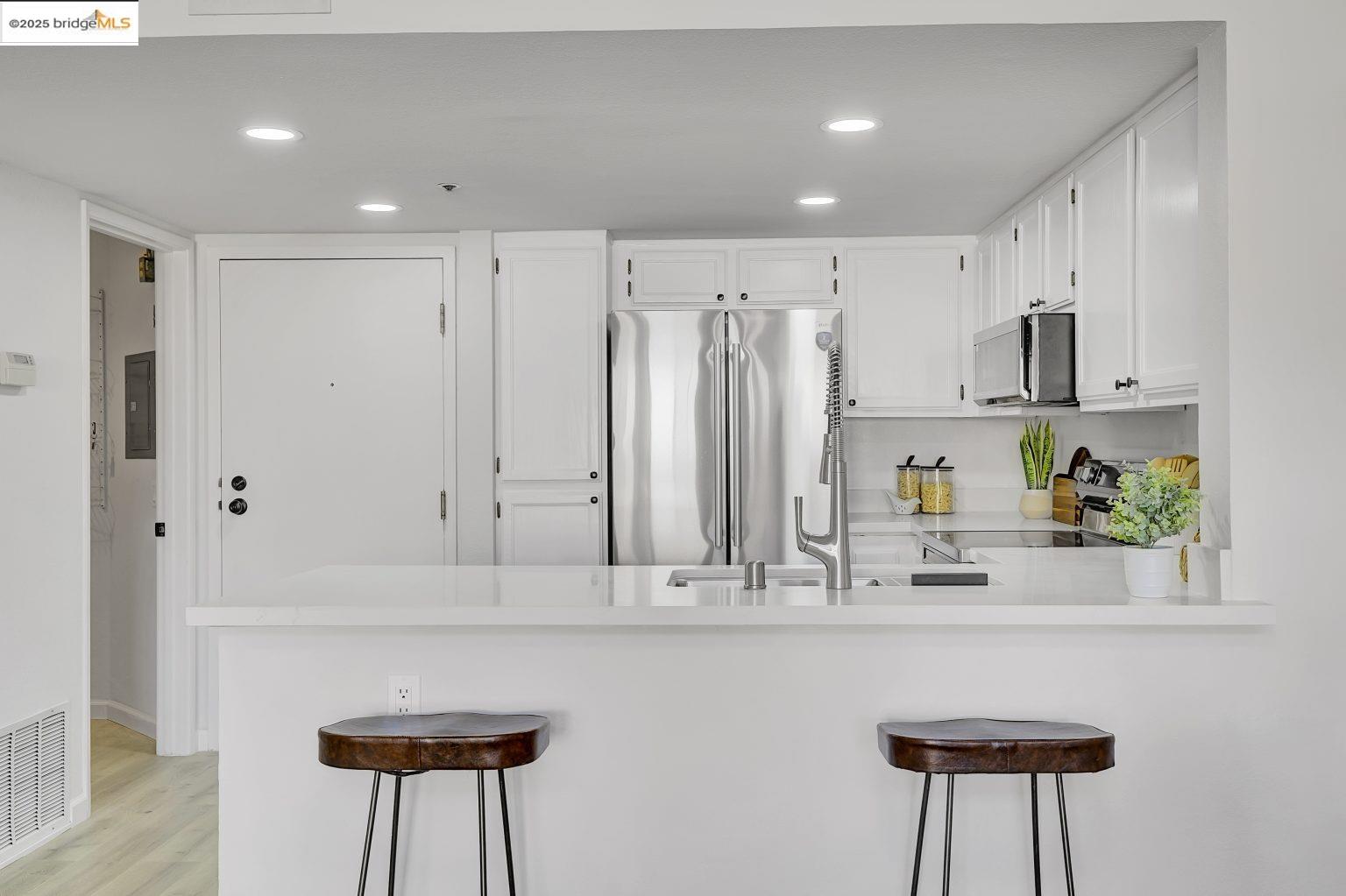 545 Pierce St # 2410, Albany, California 94706, 2 Bedrooms Bedrooms, 5 Rooms Rooms,2 BathroomsBathrooms,Residential,For Sale,545 Pierce St # 2410,41084172