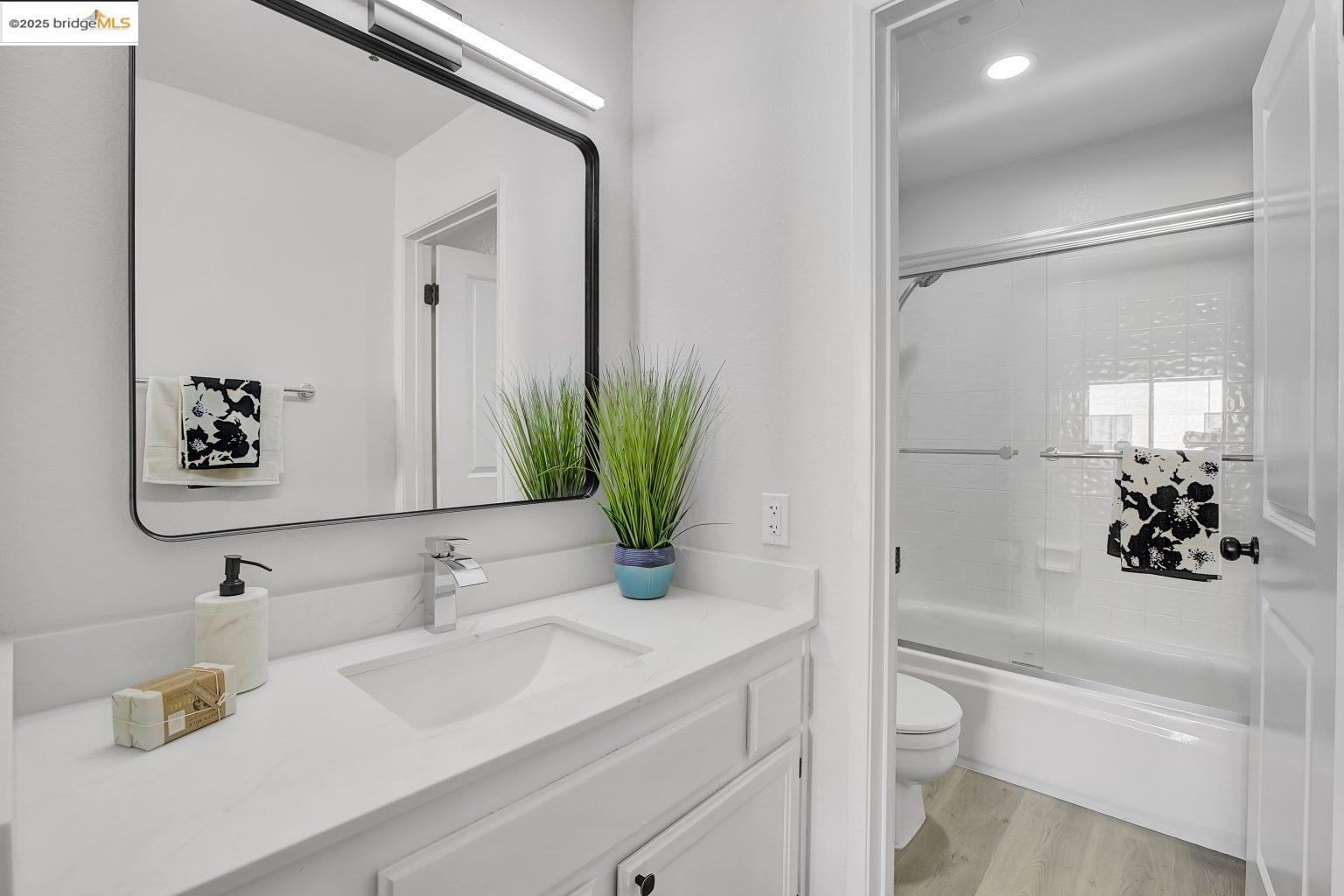 545 Pierce St # 2410, Albany, California 94706, 2 Bedrooms Bedrooms, 5 Rooms Rooms,2 BathroomsBathrooms,Residential,For Sale,545 Pierce St # 2410,41084172