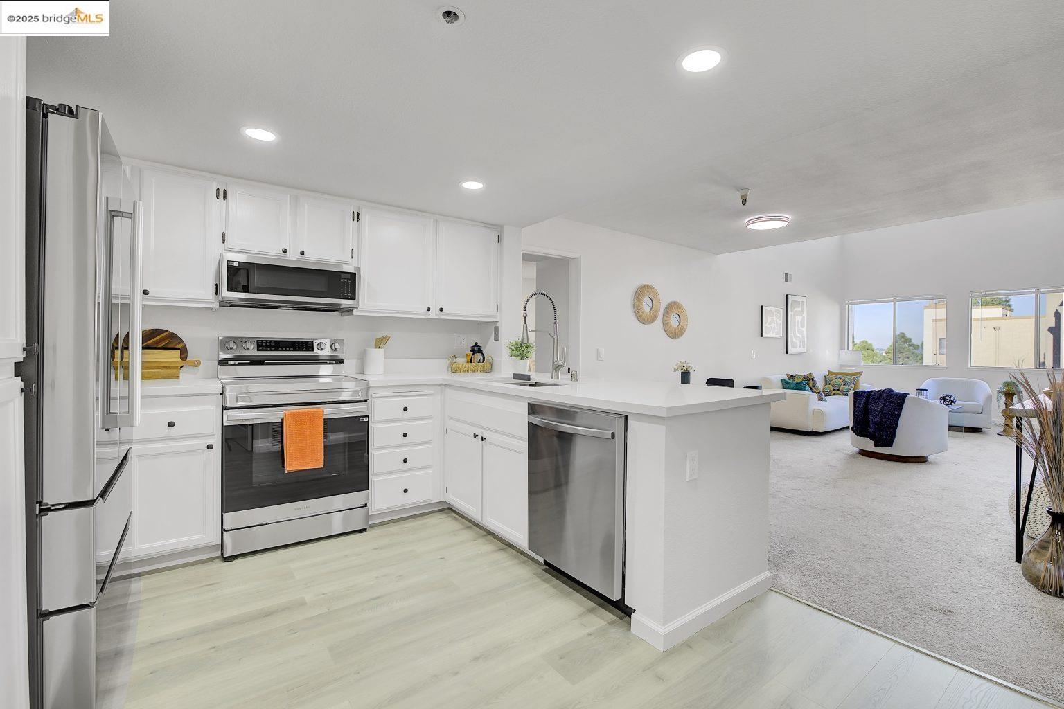 545 Pierce St # 2410, Albany, California 94706, 2 Bedrooms Bedrooms, 5 Rooms Rooms,2 BathroomsBathrooms,Residential,For Sale,545 Pierce St # 2410,41084172