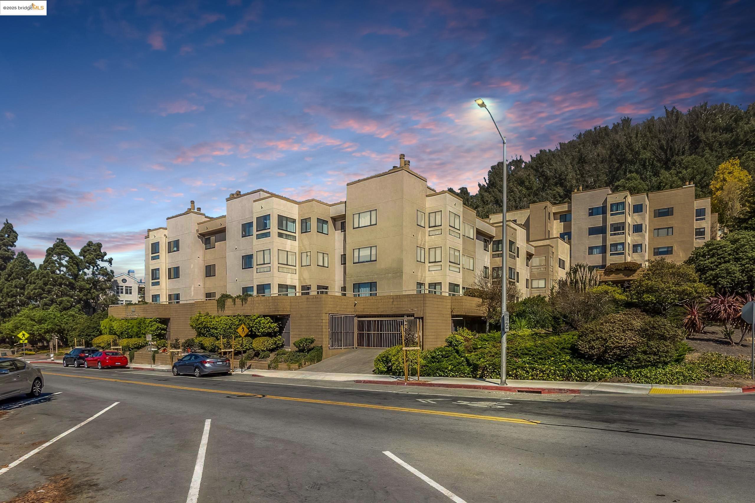 545 Pierce St # 2410, Albany, California 94706, 2 Bedrooms Bedrooms, 5 Rooms Rooms,2 BathroomsBathrooms,Residential,For Sale,545 Pierce St # 2410,41084172
