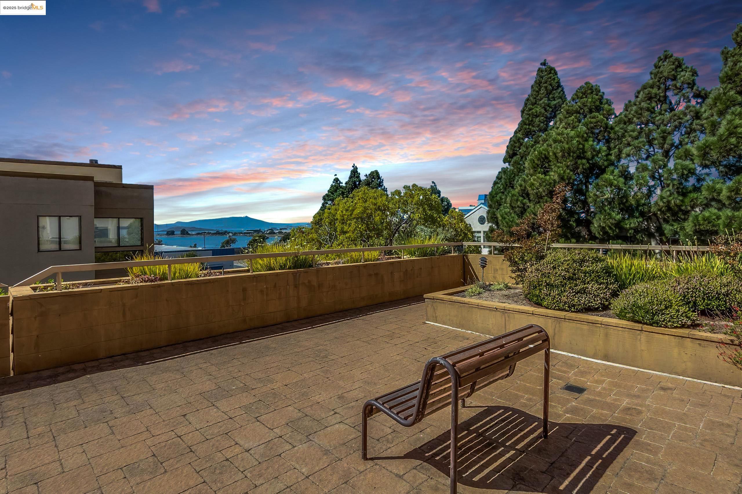 545 Pierce St # 2410, Albany, California 94706, 2 Bedrooms Bedrooms, 5 Rooms Rooms,2 BathroomsBathrooms,Residential,For Sale,545 Pierce St # 2410,41084172