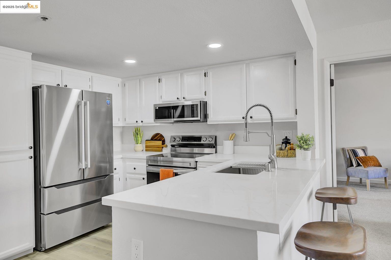 545 Pierce St # 2410, Albany, California 94706, 2 Bedrooms Bedrooms, 5 Rooms Rooms,2 BathroomsBathrooms,Residential,For Sale,545 Pierce St # 2410,41084172
