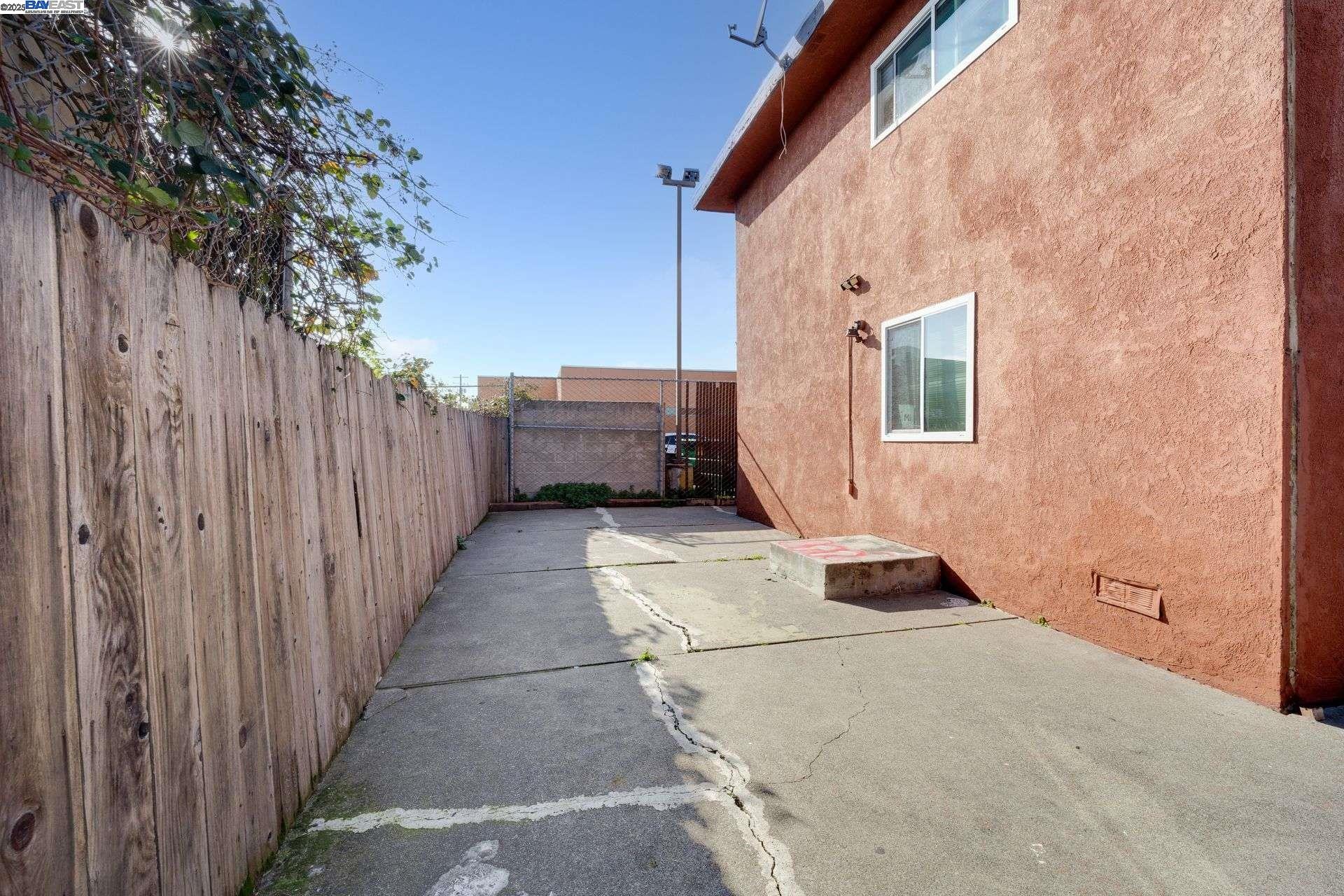 property-img