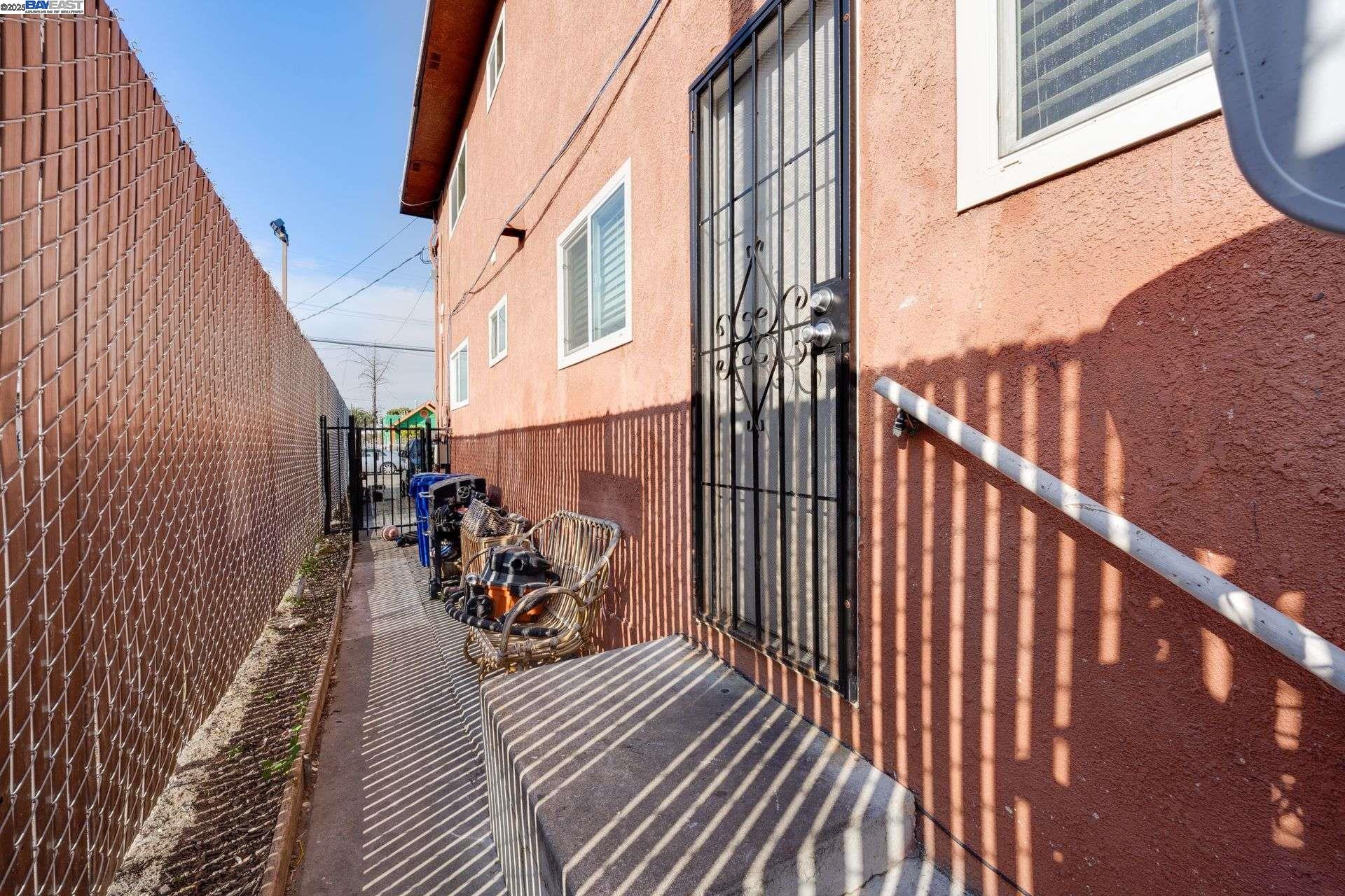 property-img
