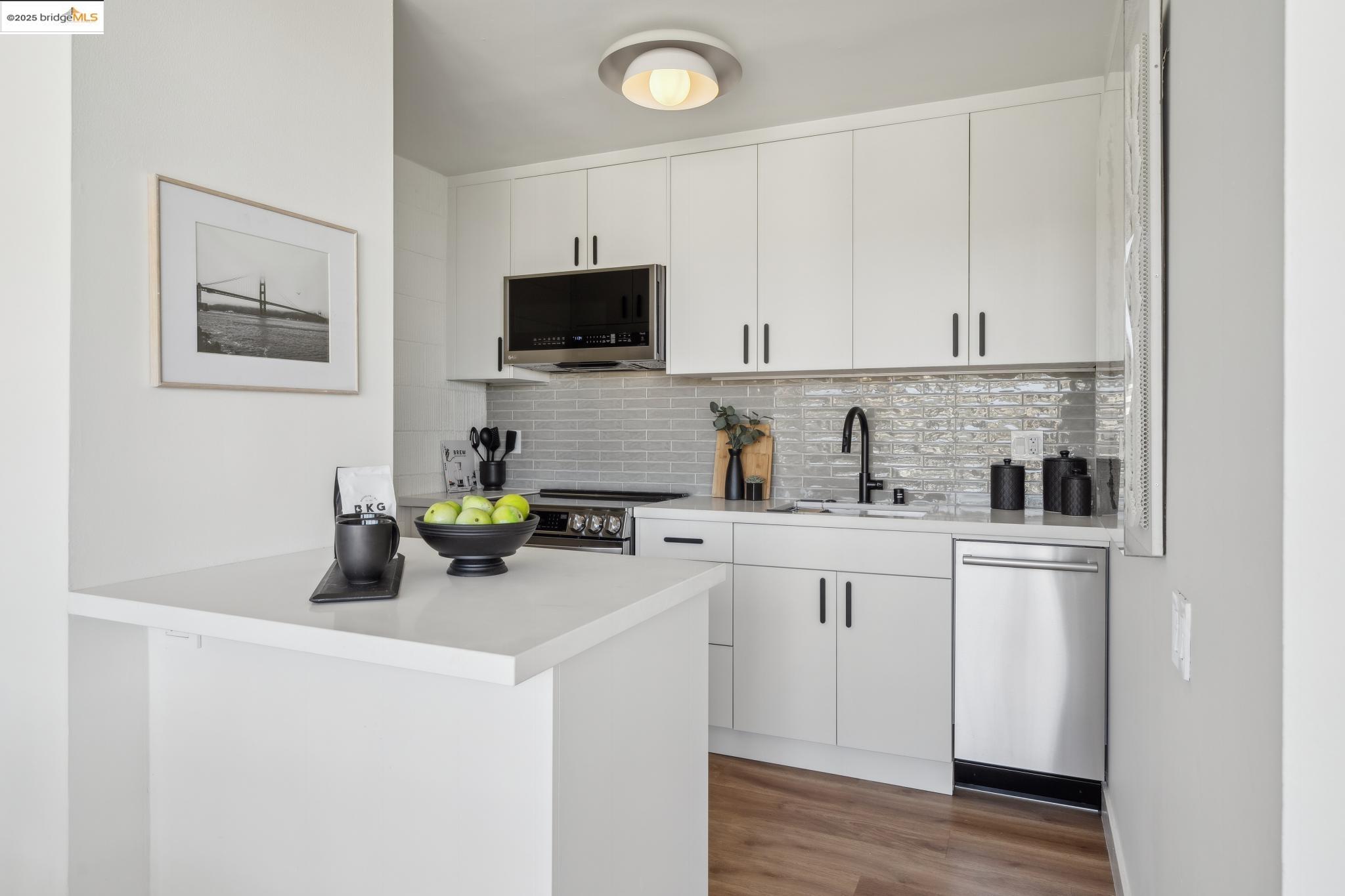 1 Kelton Ct # 7G, Oakland, California 94611, 1 Bedroom Bedrooms, 3 Rooms Rooms,1 BathroomBathrooms,Residential,For Sale,1 Kelton Ct # 7G,41084182