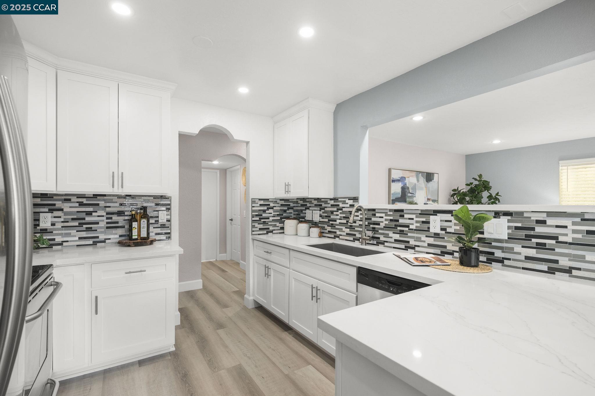 Photo #2: 41084230 Listing 