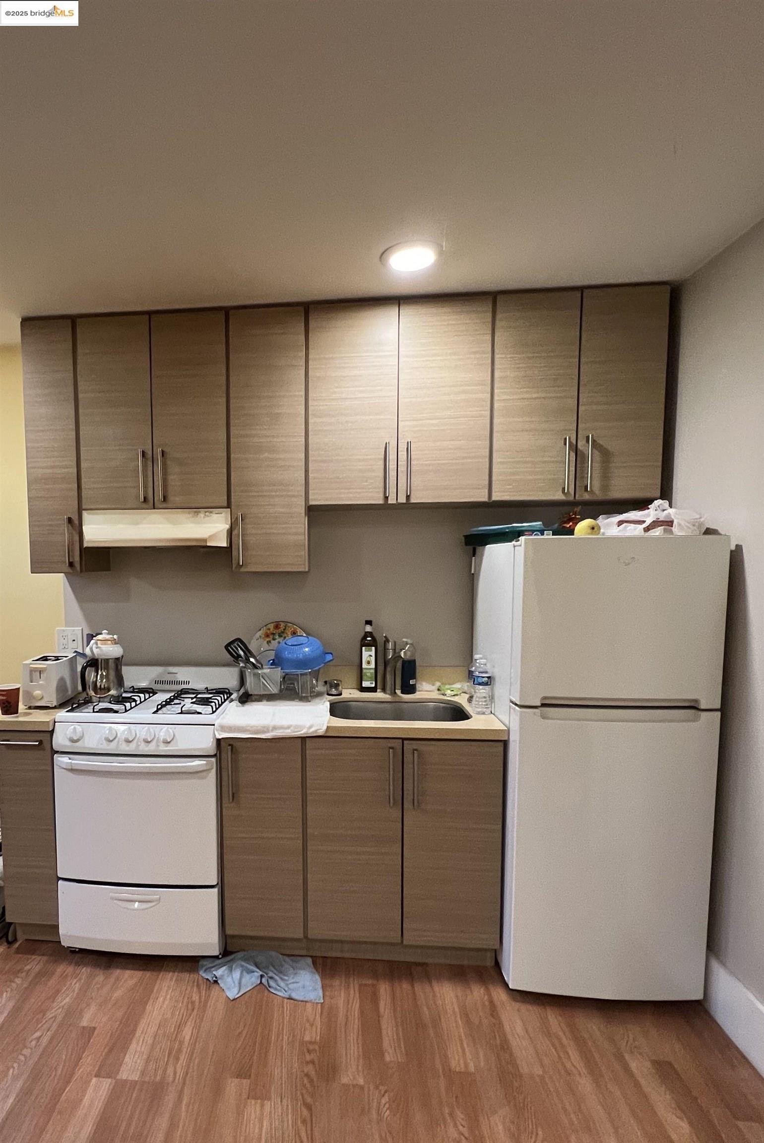 Detail Gallery Image 3 of 6 For 1423 Oxford St #1/2 a,  Berkeley,  CA 94709 - 0 Beds | 1 Baths