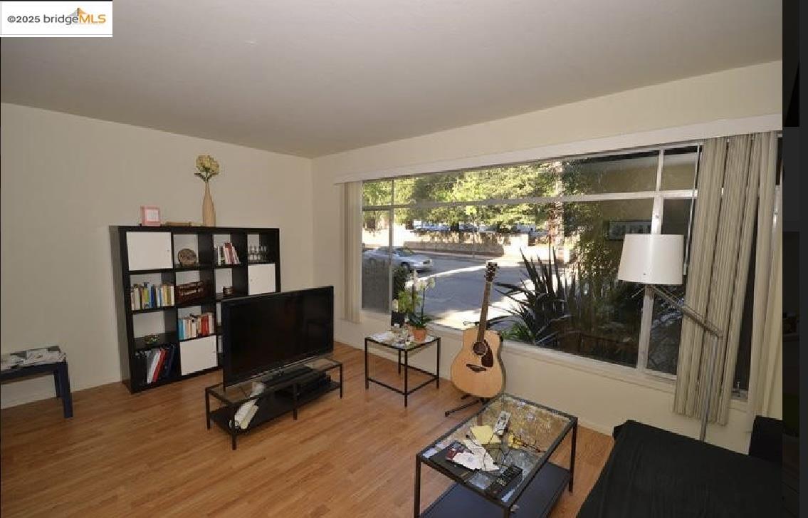 Detail Gallery Image 1 of 8 For 2636 Warring St #103,  Berkeley,  CA 94704 - 1 Beds | 1 Baths