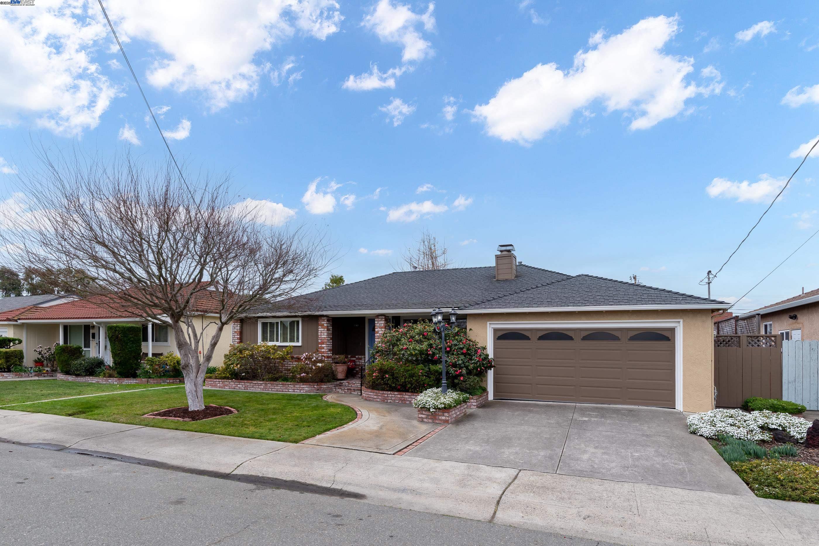 Detail Gallery Image 1 of 1 For 17463 via Julia, San Lorenzo,  CA 94580 - 3 Beds | 2 Baths