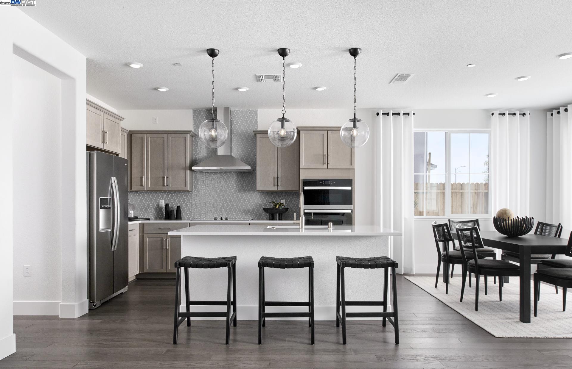 Detail Gallery Image 3 of 10 For Finestra Drive, Manteca,  CA 95337 - 4 Beds | 3 Baths