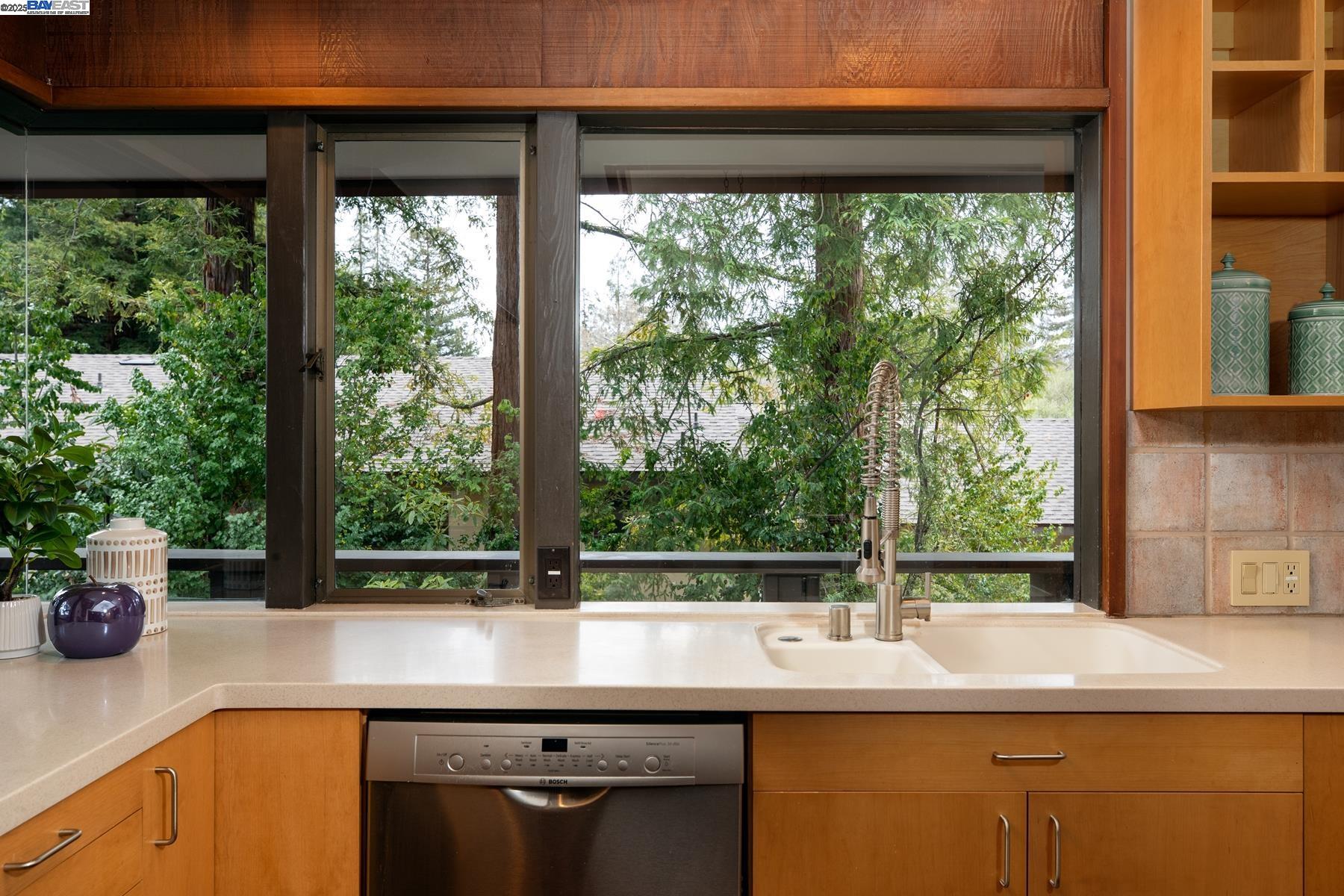 Detail Gallery Image 13 of 42 For 866 Tolman Dr, Stanford,  CA 94305 - 5 Beds | 3 Baths