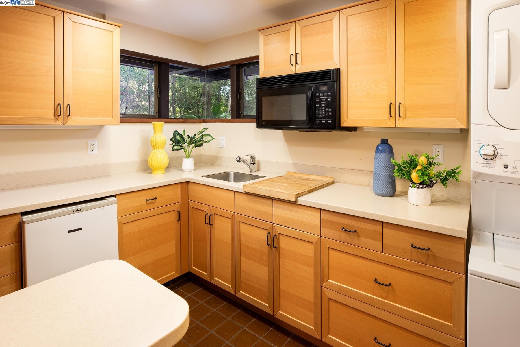 Detail Gallery Image 21 of 42 For 866 Tolman Dr, Stanford,  CA 94305 - 5 Beds | 3 Baths