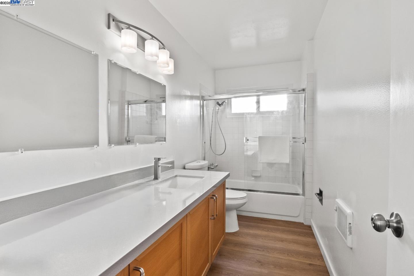 321 Warwick Ave # 302, Oakland, California 94610, 2 Bedrooms Bedrooms, 3 Rooms Rooms,2 BathroomsBathrooms,Residential,For Sale,321 Warwick Ave # 302,41084336