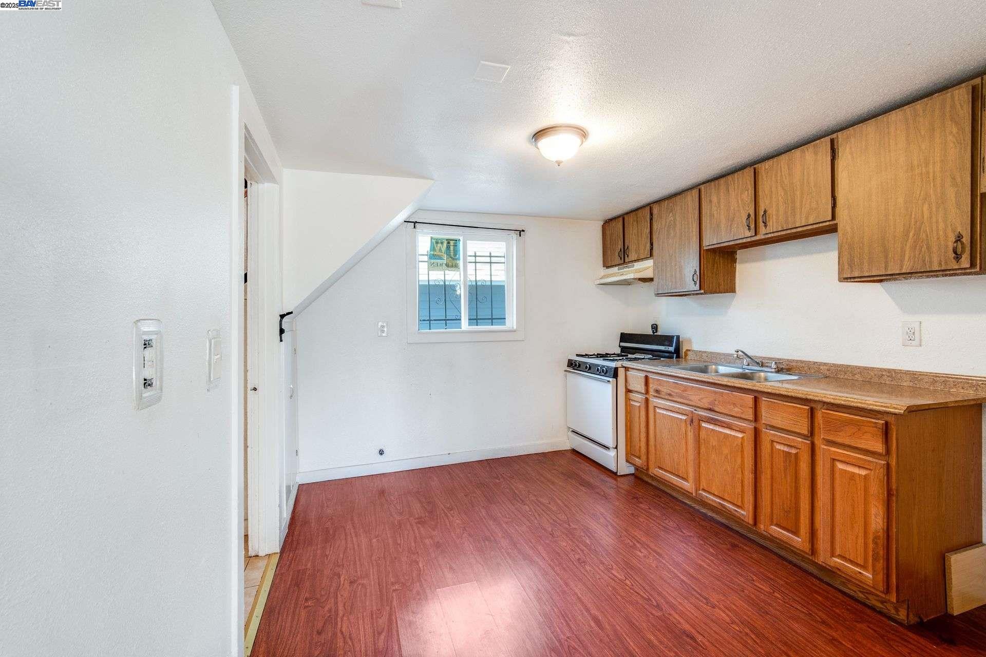 1605 57th Avenue, Oakland, California 94621, 2 Bedrooms Bedrooms, 5 Rooms Rooms,2 BathroomsBathrooms,Residential,For Sale,1605 57th Avenue,41084357