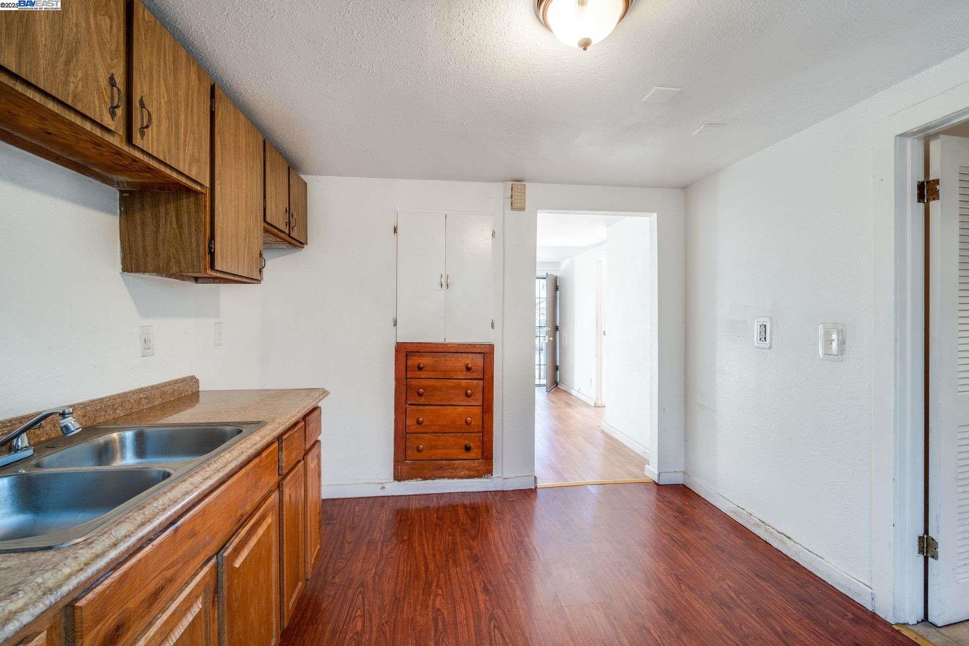 1605 57th Avenue, Oakland, California 94621, 2 Bedrooms Bedrooms, 5 Rooms Rooms,2 BathroomsBathrooms,Residential,For Sale,1605 57th Avenue,41084357