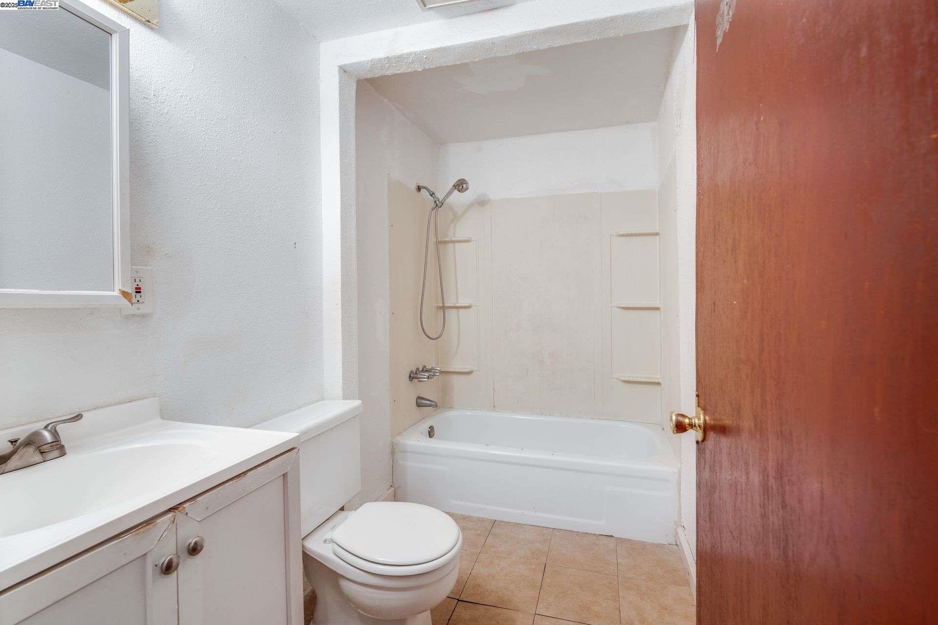 1605 57th Avenue, Oakland, California 94621, 2 Bedrooms Bedrooms, 5 Rooms Rooms,2 BathroomsBathrooms,Residential,For Sale,1605 57th Avenue,41084357