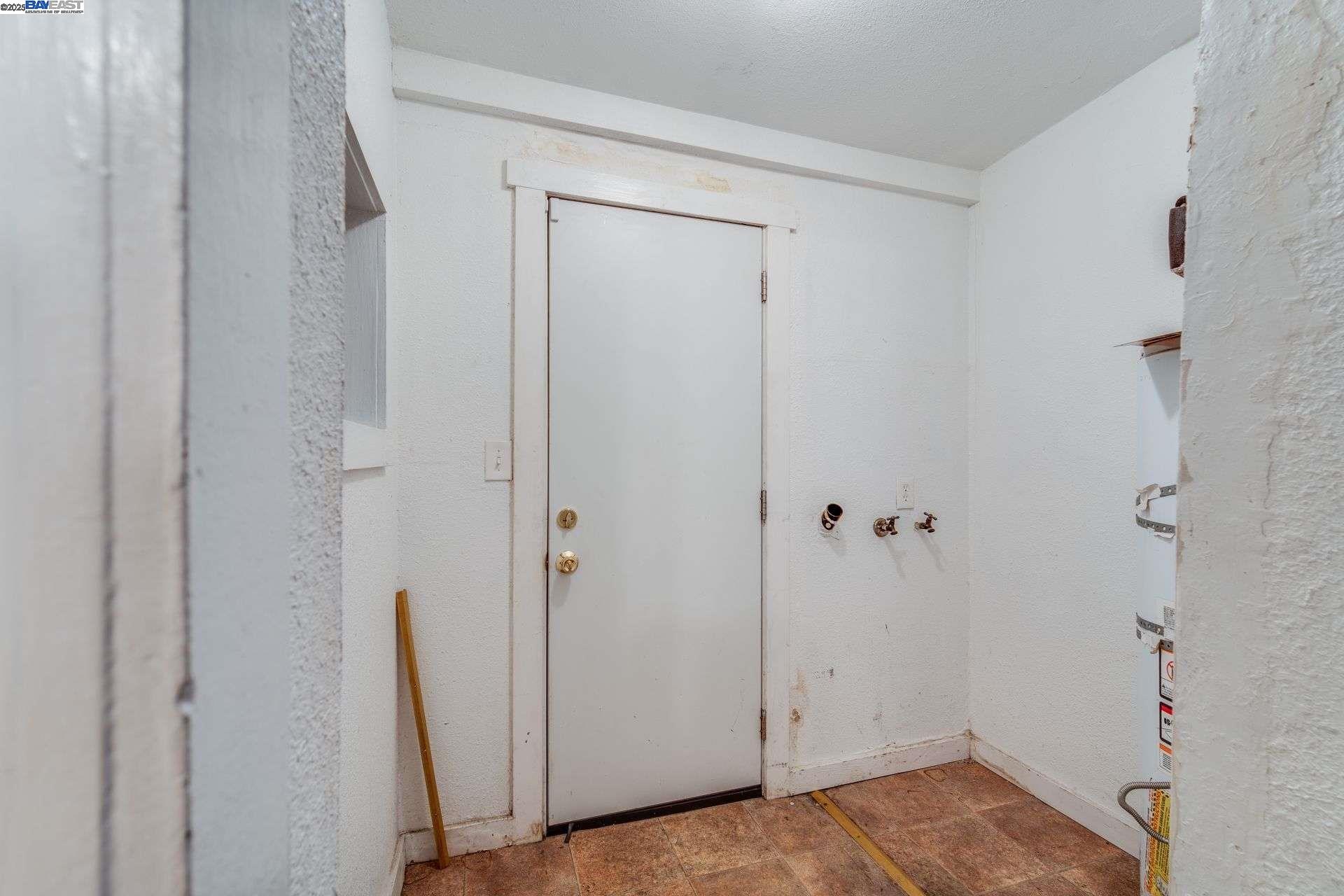 1605 57th Avenue, Oakland, California 94621, 2 Bedrooms Bedrooms, 5 Rooms Rooms,2 BathroomsBathrooms,Residential,For Sale,1605 57th Avenue,41084357