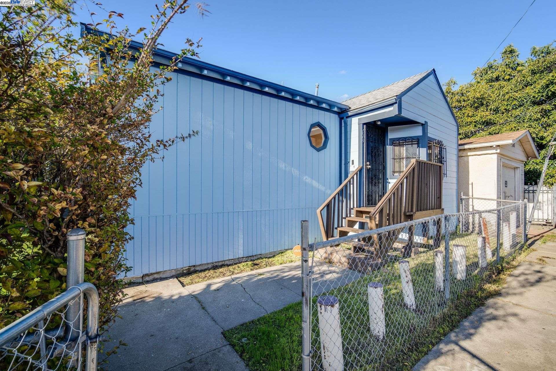 1605 57th Avenue, Oakland, California 94621, 2 Bedrooms Bedrooms, 5 Rooms Rooms,2 BathroomsBathrooms,Residential,For Sale,1605 57th Avenue,41084357