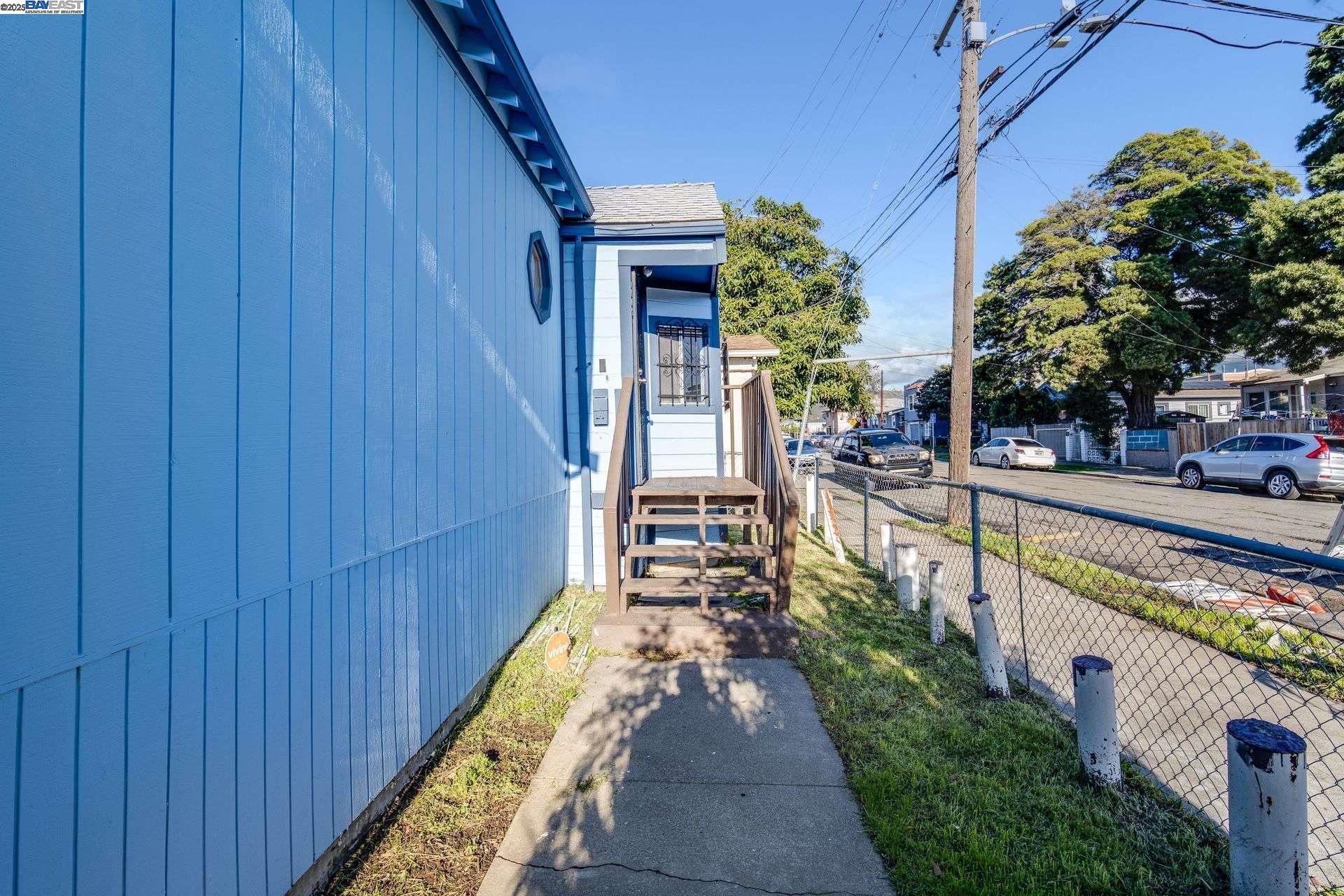 1605 57th Avenue, Oakland, California 94621, 2 Bedrooms Bedrooms, 5 Rooms Rooms,2 BathroomsBathrooms,Residential,For Sale,1605 57th Avenue,41084357