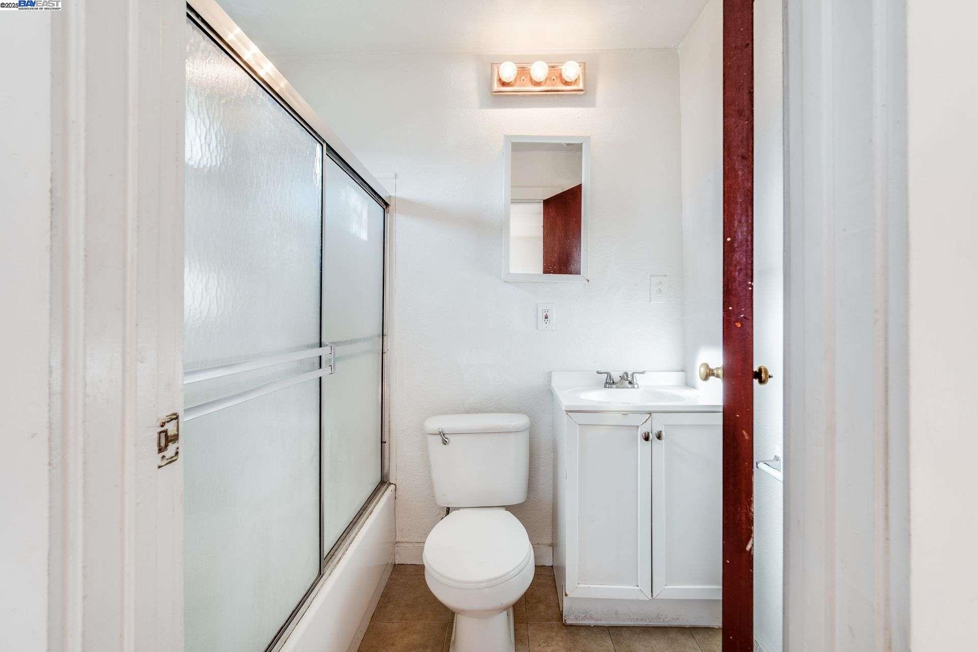 1605 57th Avenue, Oakland, California 94621, 2 Bedrooms Bedrooms, 5 Rooms Rooms,2 BathroomsBathrooms,Residential,For Sale,1605 57th Avenue,41084357