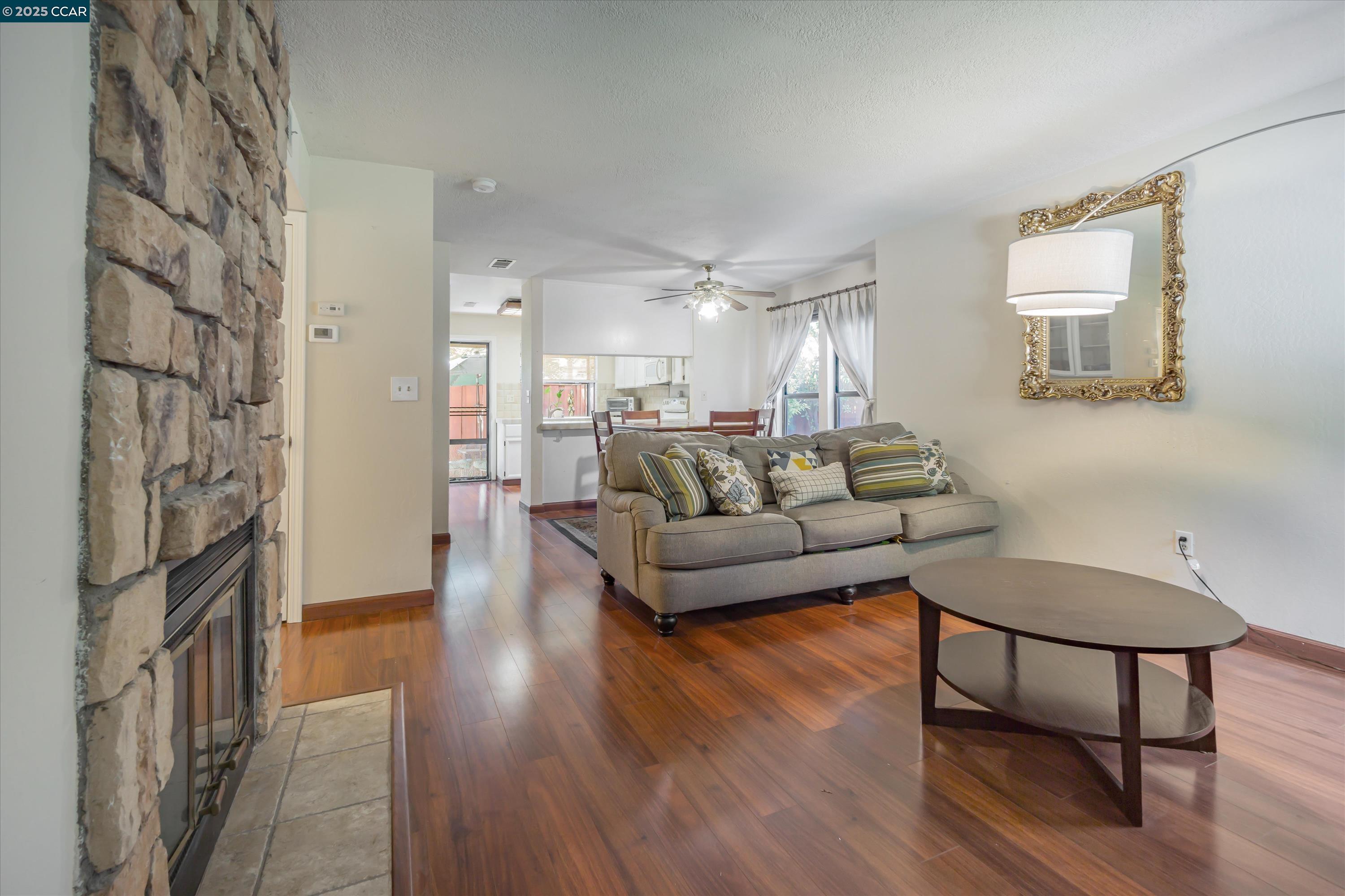 Photo #4: 41084380 Listing: Photo #4
