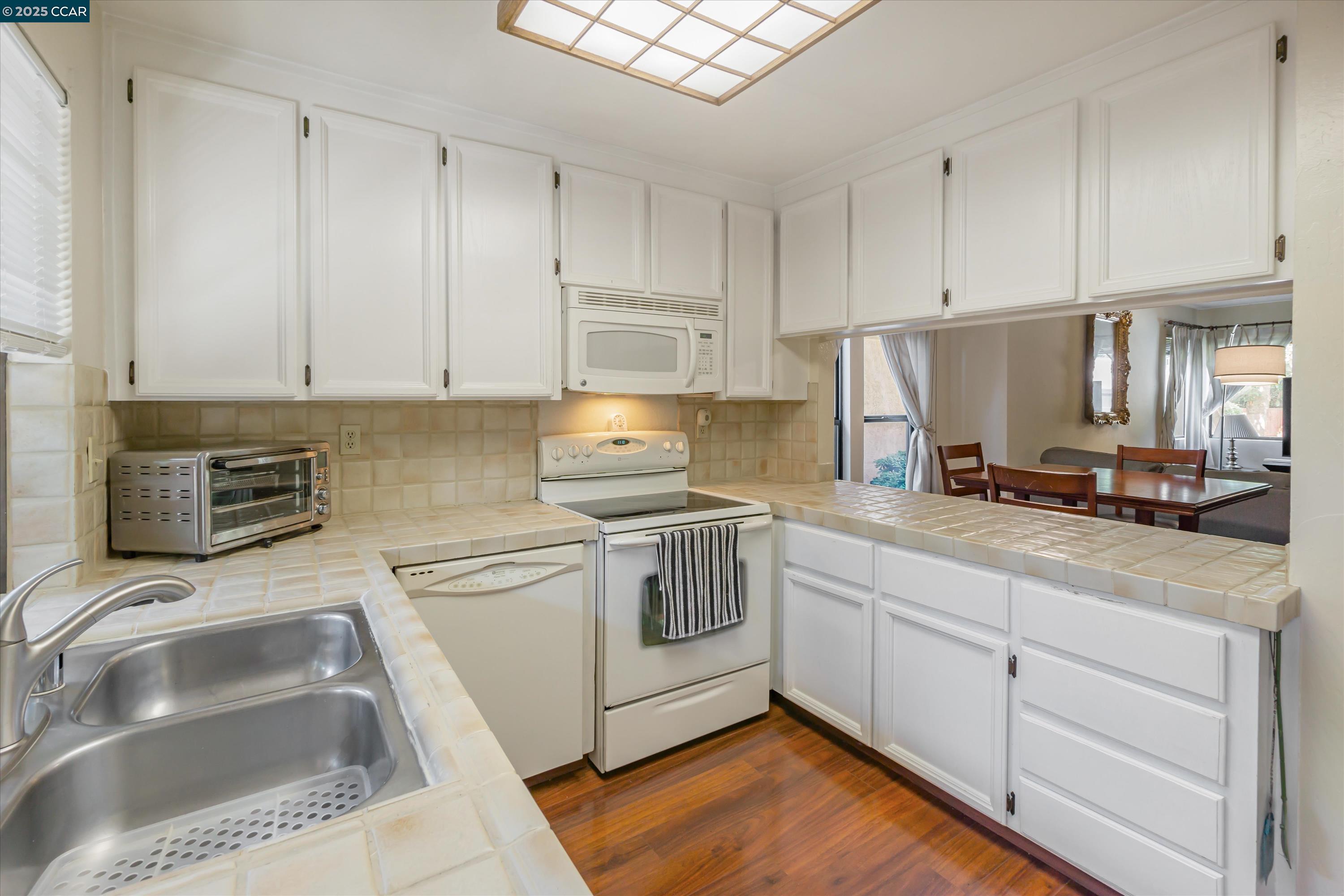 Photo #5: 41084380 Listing: Photo #5