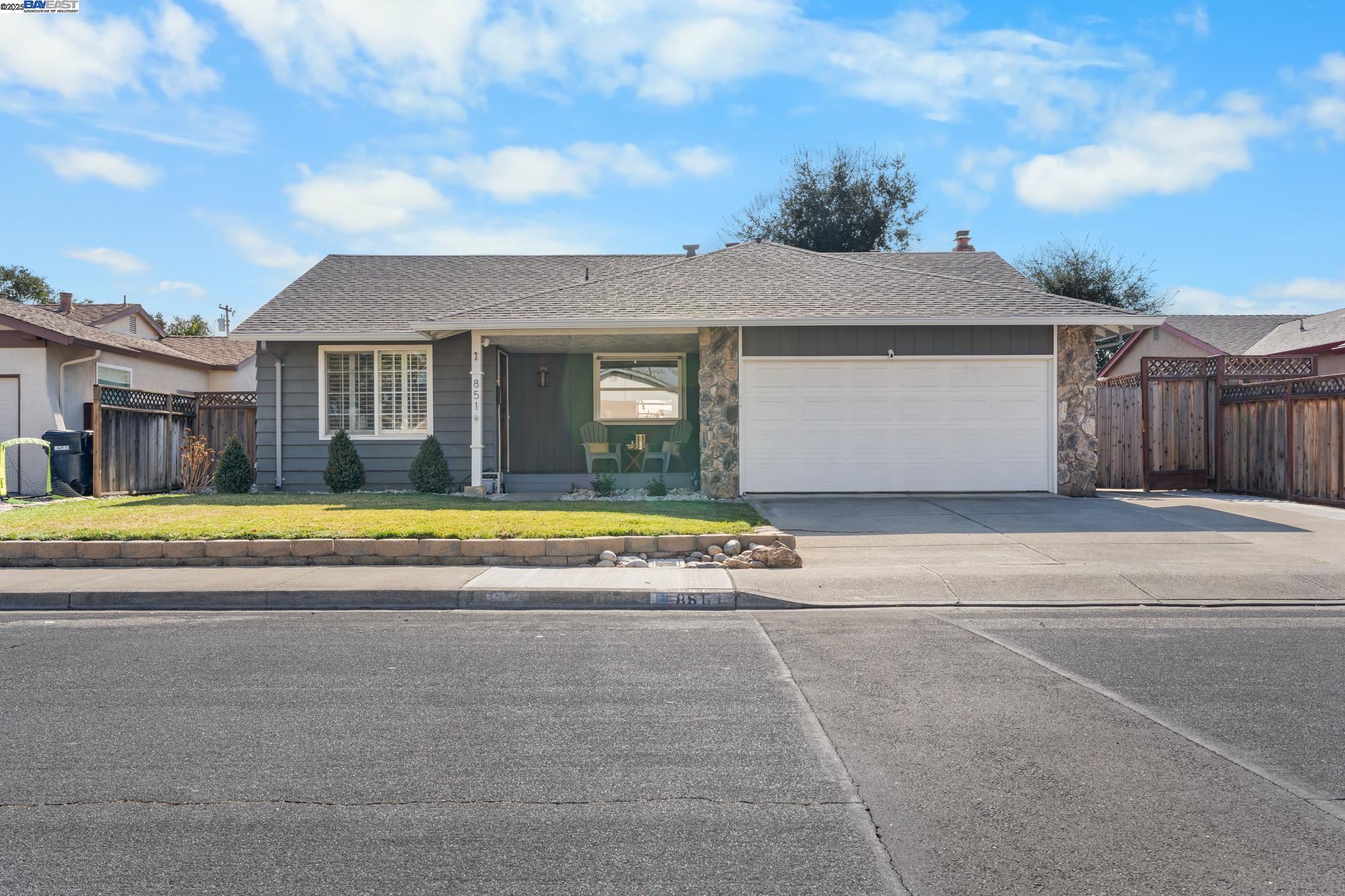 Detail Gallery Image 1 of 1 For 851 Chippewa Way, Livermore,  CA 94551 - 4 Beds | 3 Baths