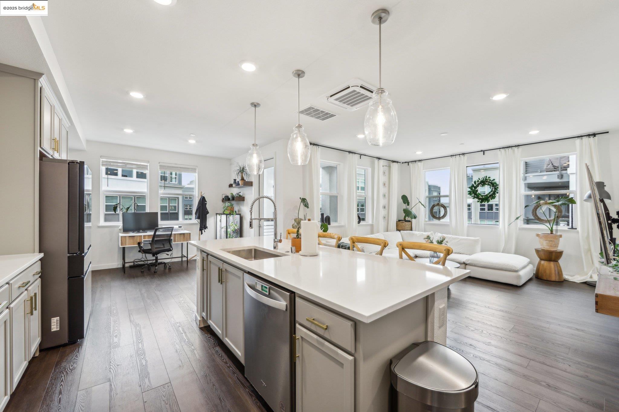 MLS: 41084409 Condo For Sale