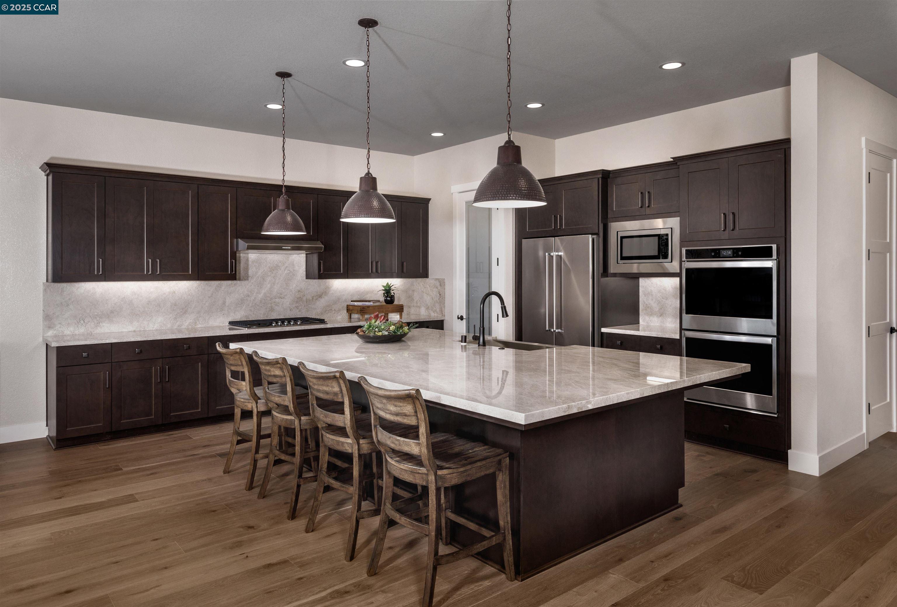 Detail Gallery Image 3 of 22 For 16132 Escalade Ct, Lathrop,  CA 95330 - 5 Beds | 4/1 Baths