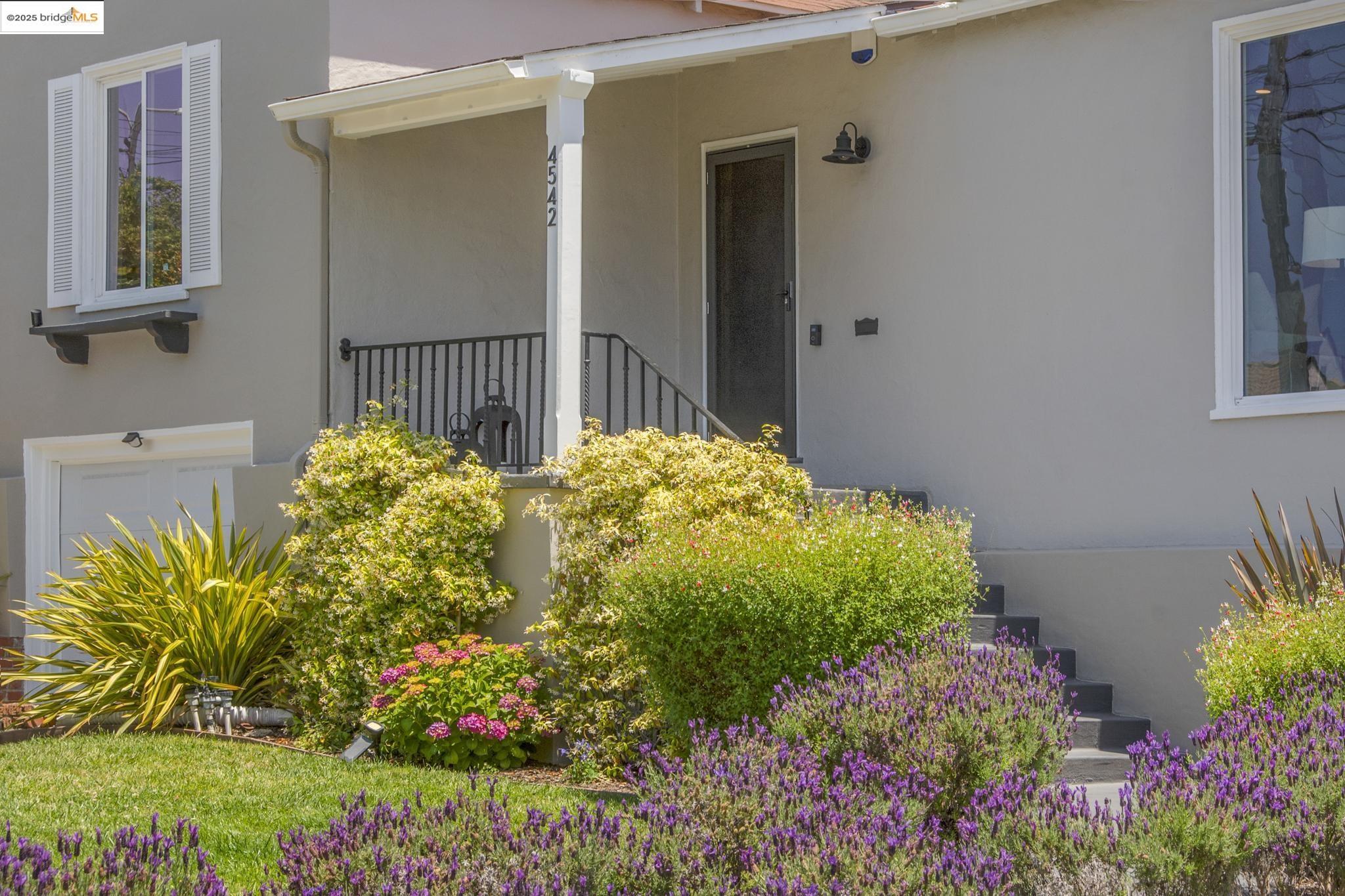 4542 Davenport