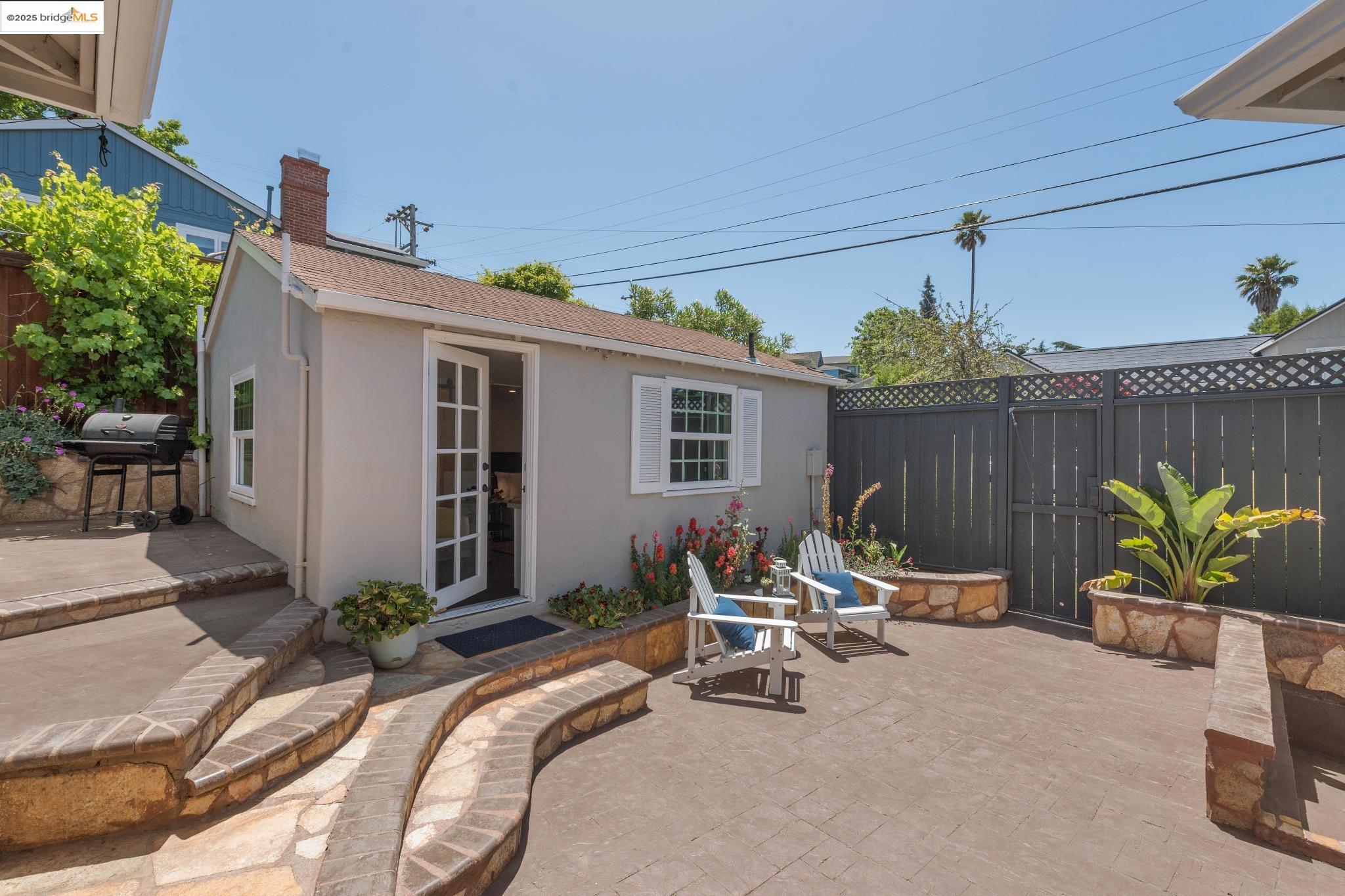 4542 Davenport