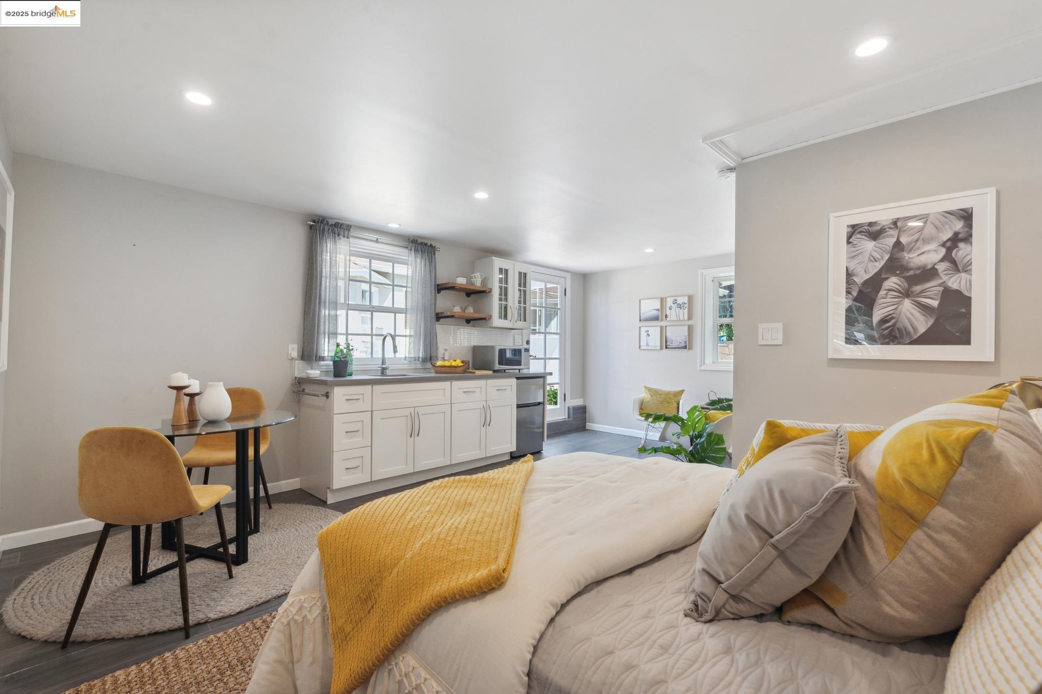 4542 Davenport