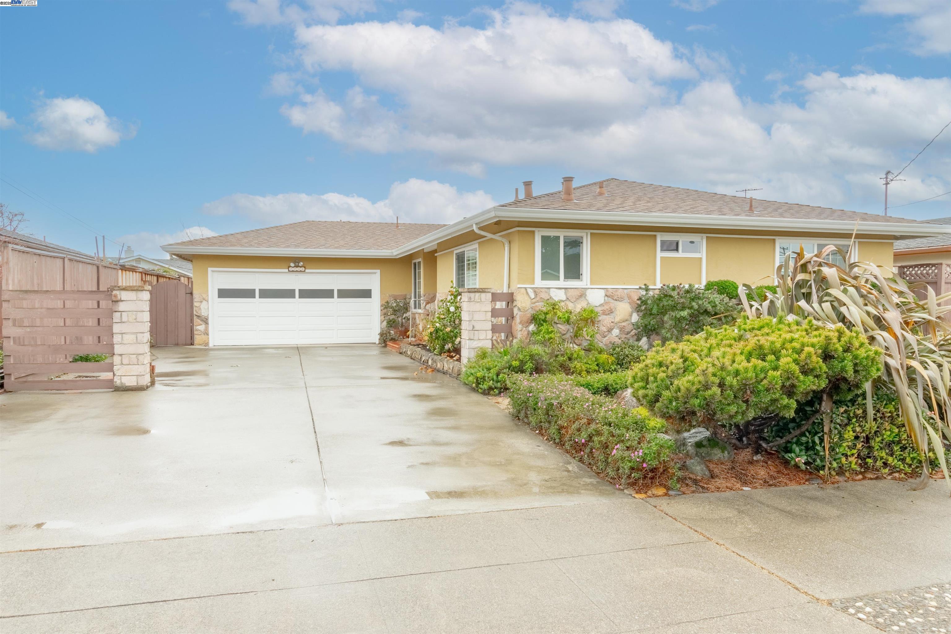 Detail Gallery Image 1 of 1 For 2230 Bermuda Ave, San Leandro,  CA 94577 - 4 Beds | 2 Baths
