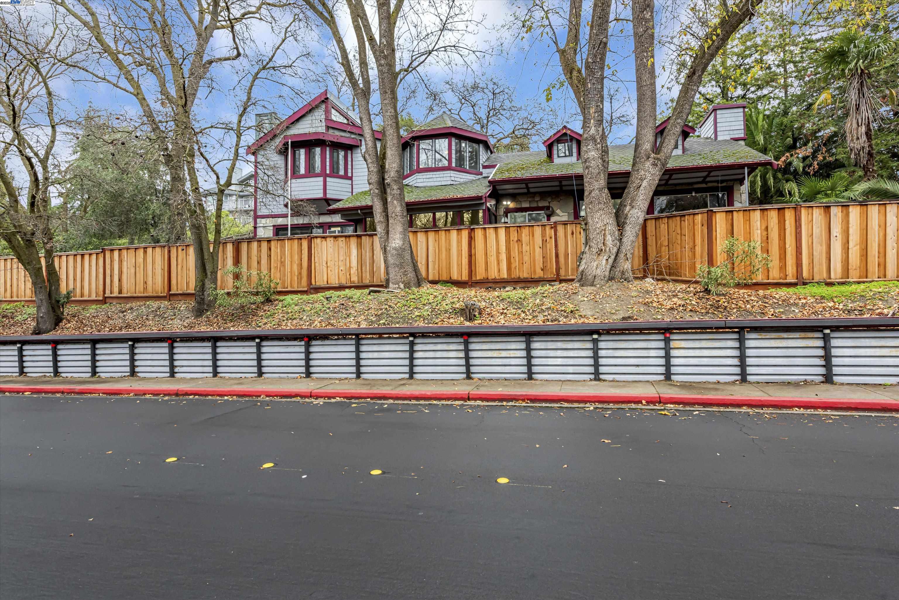 Detail Gallery Image 1 of 1 For 1374 Homestead Ave, Walnut Creek,  CA 94598 - 4 Beds | 3 Baths