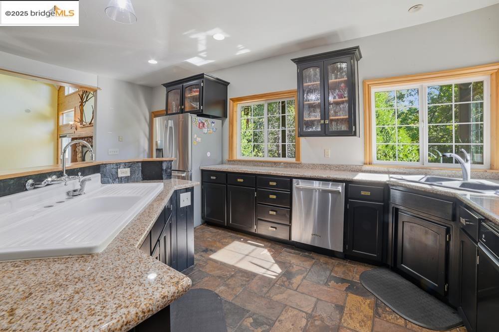 Detail Gallery Image 11 of 60 For 22987 Lazy Z Ln, Sonora,  CA 95370 - 3 Beds | 2/1 Baths