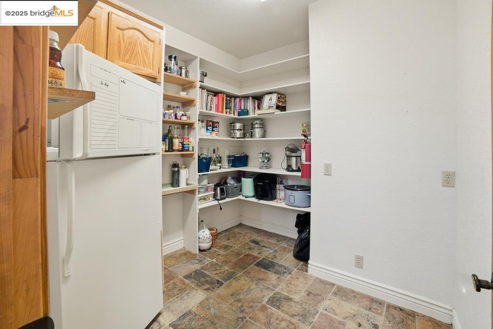 Detail Gallery Image 12 of 60 For 22987 Lazy Z Ln, Sonora,  CA 95370 - 3 Beds | 2/1 Baths